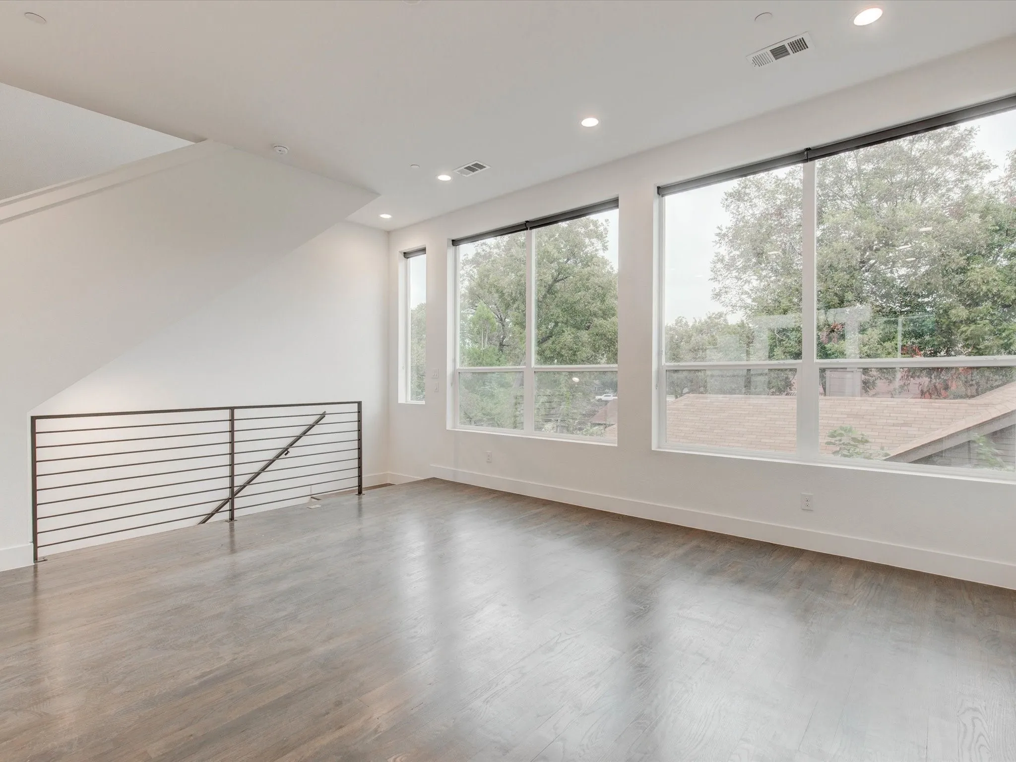 Townhouse For Rent in Dallas County , 5923 Lindell Avenue 105, Dallas, Texas 75206, 2 Bedroom, 3 Bathroom, 2 Garage spaces, 1,950 Sqft, built in 2022, mls#21388026, Real Estate Agent in Dallas, Homes For Rent in Dallas county, Homes For Rent in Dallas, Realtor in Dallas Texas, Real Estate Brokerage Independent Realty Texas, Luminita Cordes Realtor