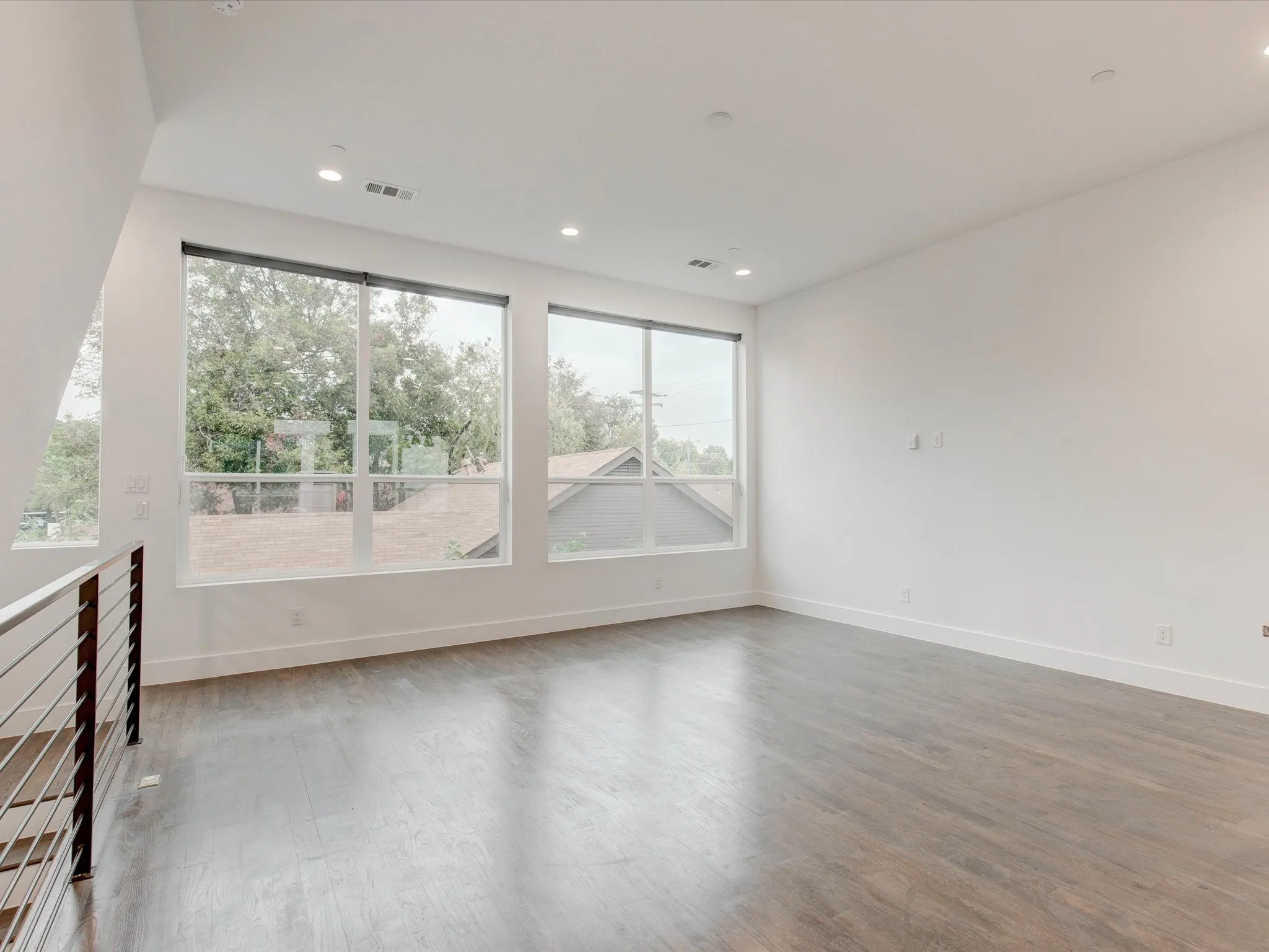 Townhouse For Rent in Dallas County , 5923 Lindell Avenue 105, Dallas, Texas 75206, 2 Bedroom, 3 Bathroom, 2 Garage spaces, 1,950 Sqft, built in 2022, mls#21388026, Real Estate Agent in Dallas, Homes For Rent in Dallas county, Homes For Rent in Dallas, Realtor in Dallas Texas, Real Estate Brokerage Independent Realty Texas, Luminita Cordes Realtor