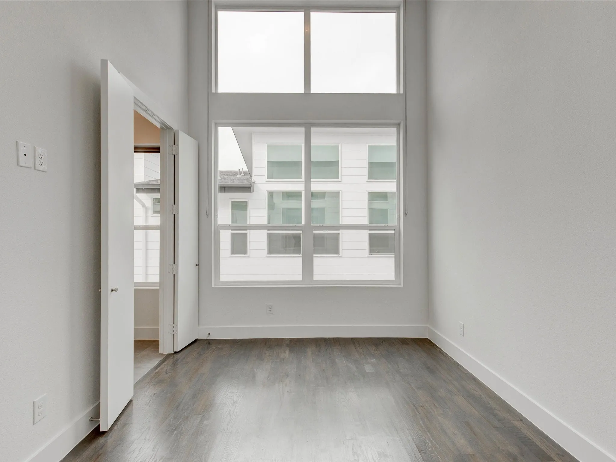 Townhouse For Rent in Dallas County , 5923 Lindell Avenue 105, Dallas, Texas 75206, 2 Bedroom, 3 Bathroom, 2 Garage spaces, 1,950 Sqft, built in 2022, mls#21388026, Real Estate Agent in Dallas, Homes For Rent in Dallas county, Homes For Rent in Dallas, Realtor in Dallas Texas, Real Estate Brokerage Independent Realty Texas, Luminita Cordes Realtor