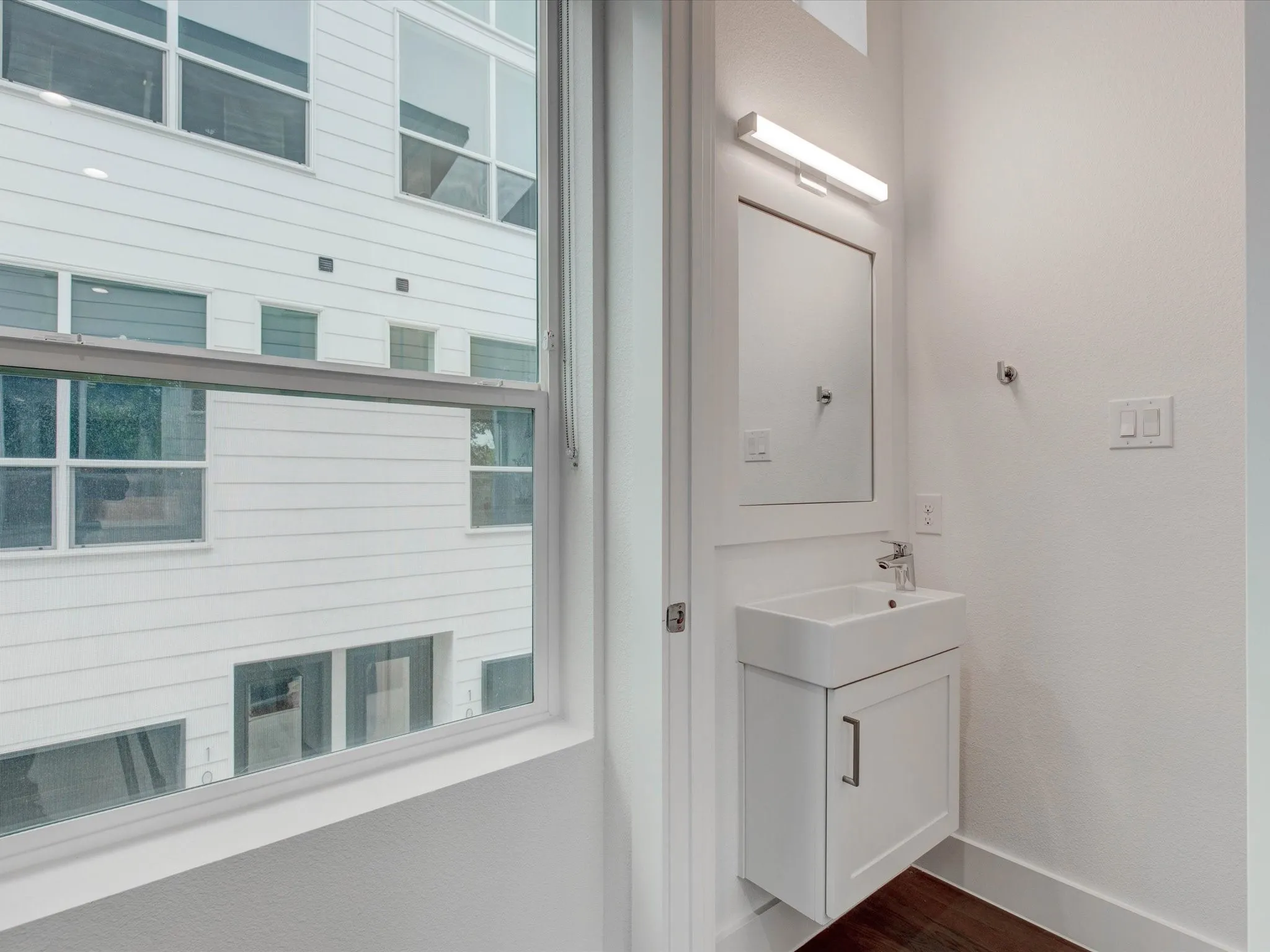 Townhouse For Rent in Dallas County , 5923 Lindell Avenue 105, Dallas, Texas 75206, 2 Bedroom, 3 Bathroom, 2 Garage spaces, 1,950 Sqft, built in 2022, mls#21388026, Real Estate Agent in Dallas, Homes For Rent in Dallas county, Homes For Rent in Dallas, Realtor in Dallas Texas, Real Estate Brokerage Independent Realty Texas, Luminita Cordes Realtor