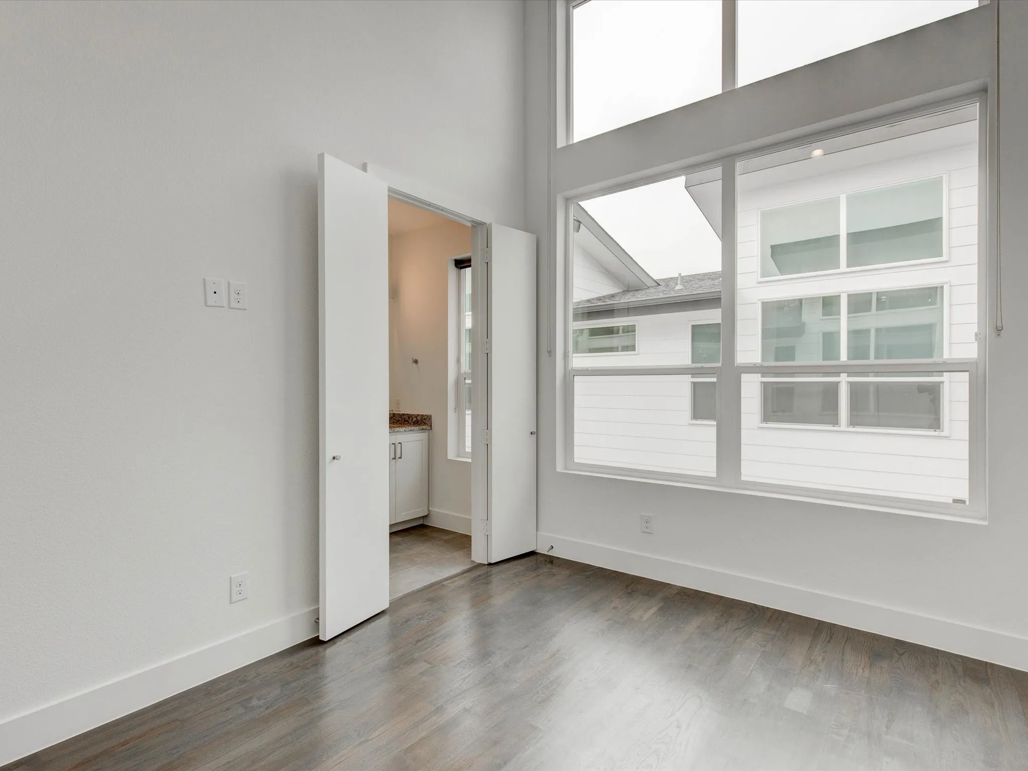 Townhouse For Rent in Dallas County , 5923 Lindell Avenue 105, Dallas, Texas 75206, 2 Bedroom, 3 Bathroom, 2 Garage spaces, 1,950 Sqft, built in 2022, mls#21388026, Real Estate Agent in Dallas, Homes For Rent in Dallas county, Homes For Rent in Dallas, Realtor in Dallas Texas, Real Estate Brokerage Independent Realty Texas, Luminita Cordes Realtor