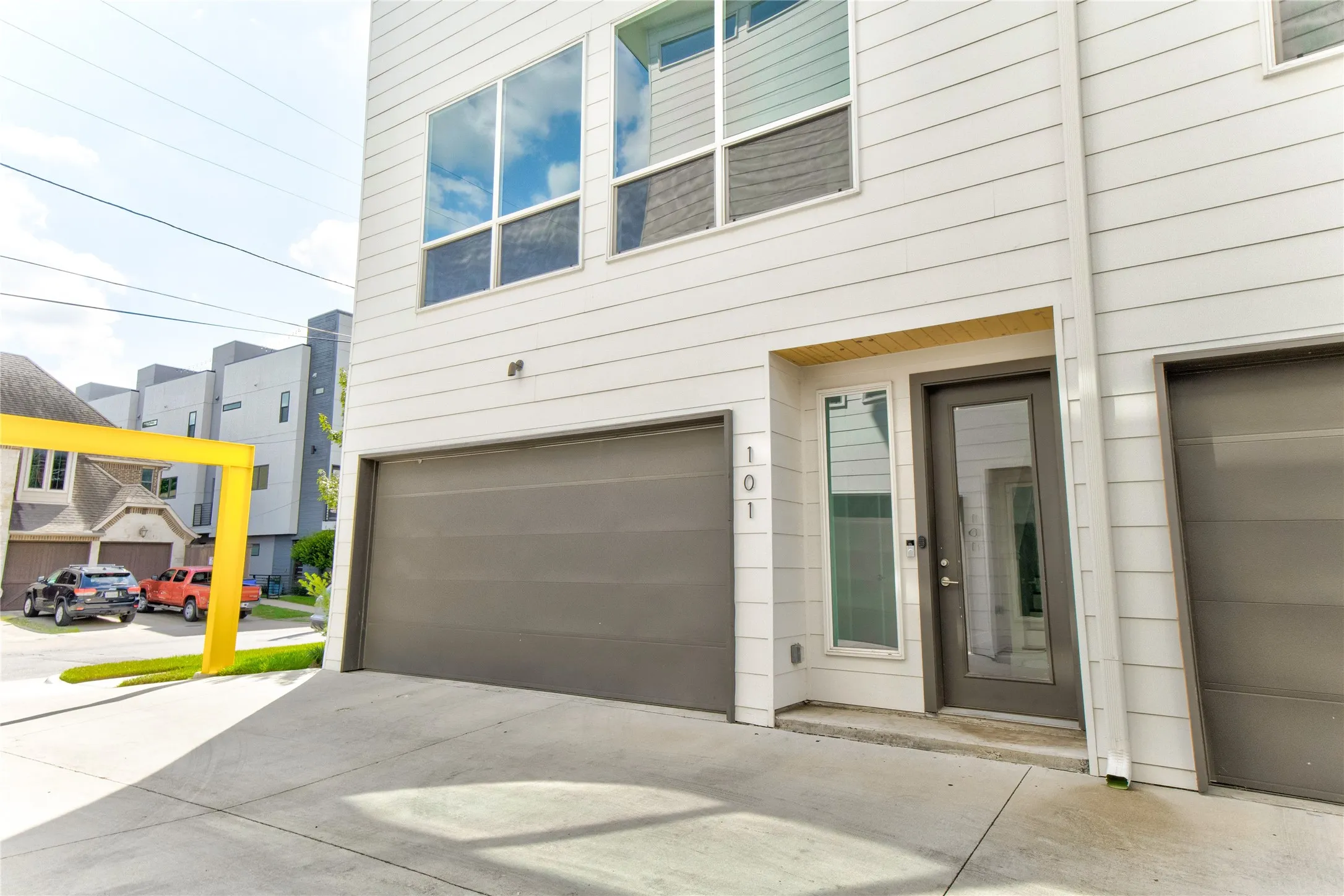 Townhouse For Rent in Dallas County , 5923 Lindell Avenue 105, Dallas, Texas 75206, 2 Bedroom, 3 Bathroom, 2 Garage spaces, 1,950 Sqft, built in 2022, mls#21388026, Real Estate Agent in Dallas, Homes For Rent in Dallas county, Homes For Rent in Dallas, Realtor in Dallas Texas, Real Estate Brokerage Independent Realty Texas, Luminita Cordes Realtor