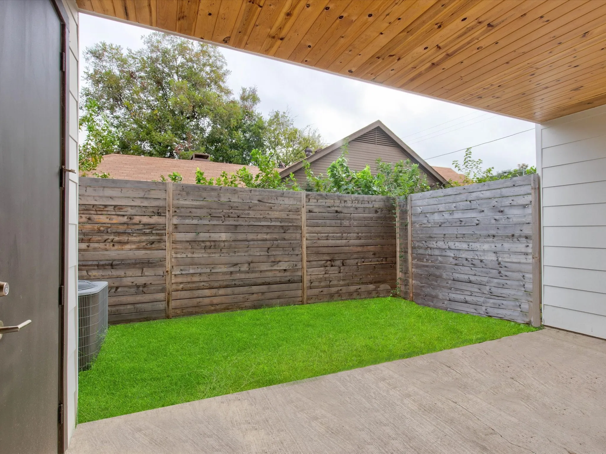 Townhouse For Rent in Dallas County , 5923 Lindell Avenue 105, Dallas, Texas 75206, 2 Bedroom, 3 Bathroom, 2 Garage spaces, 1,950 Sqft, built in 2022, mls#21388026, Real Estate Agent in Dallas, Homes For Rent in Dallas county, Homes For Rent in Dallas, Realtor in Dallas Texas, Real Estate Brokerage Independent Realty Texas, Luminita Cordes Realtor