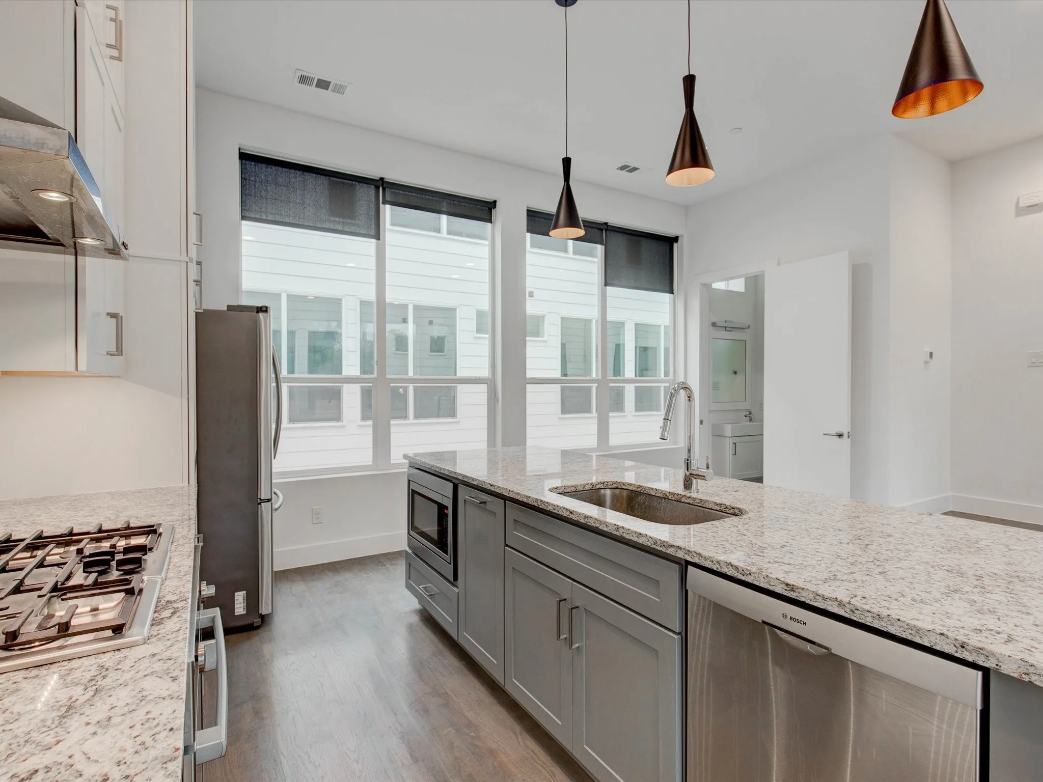 Townhouse For Rent in Dallas County , 5923 Lindell Avenue 105, Dallas, Texas 75206, 2 Bedroom, 3 Bathroom, 2 Garage spaces, 1,950 Sqft, built in 2022, mls#21388026, Real Estate Agent in Dallas, Homes For Rent in Dallas county, Homes For Rent in Dallas, Realtor in Dallas Texas, Real Estate Brokerage Independent Realty Texas, Luminita Cordes Realtor