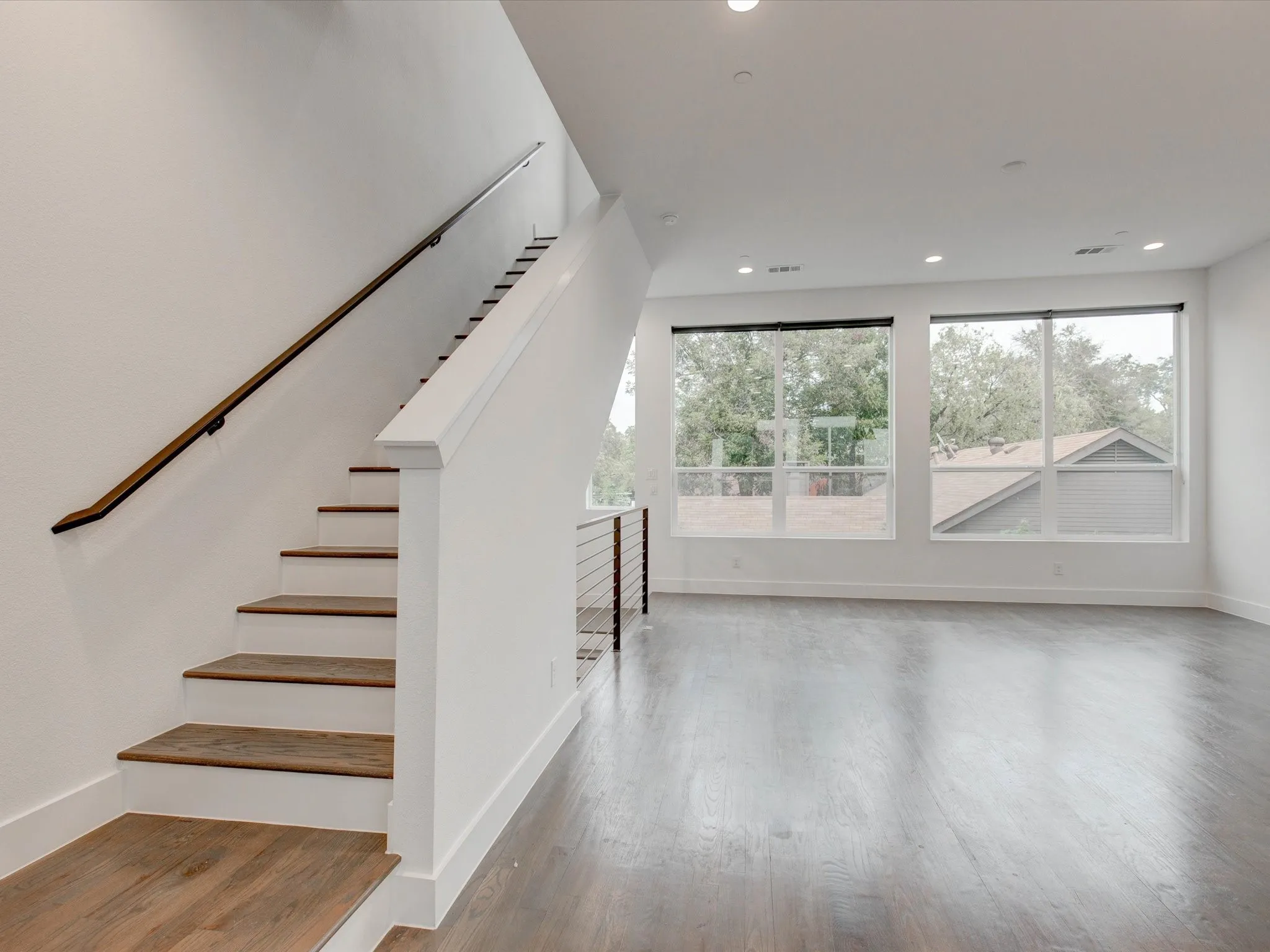 Townhouse For Rent in Dallas County , 5923 Lindell Avenue 105, Dallas, Texas 75206, 2 Bedroom, 3 Bathroom, 2 Garage spaces, 1,950 Sqft, built in 2022, mls#21388026, Real Estate Agent in Dallas, Homes For Rent in Dallas county, Homes For Rent in Dallas, Realtor in Dallas Texas, Real Estate Brokerage Independent Realty Texas, Luminita Cordes Realtor