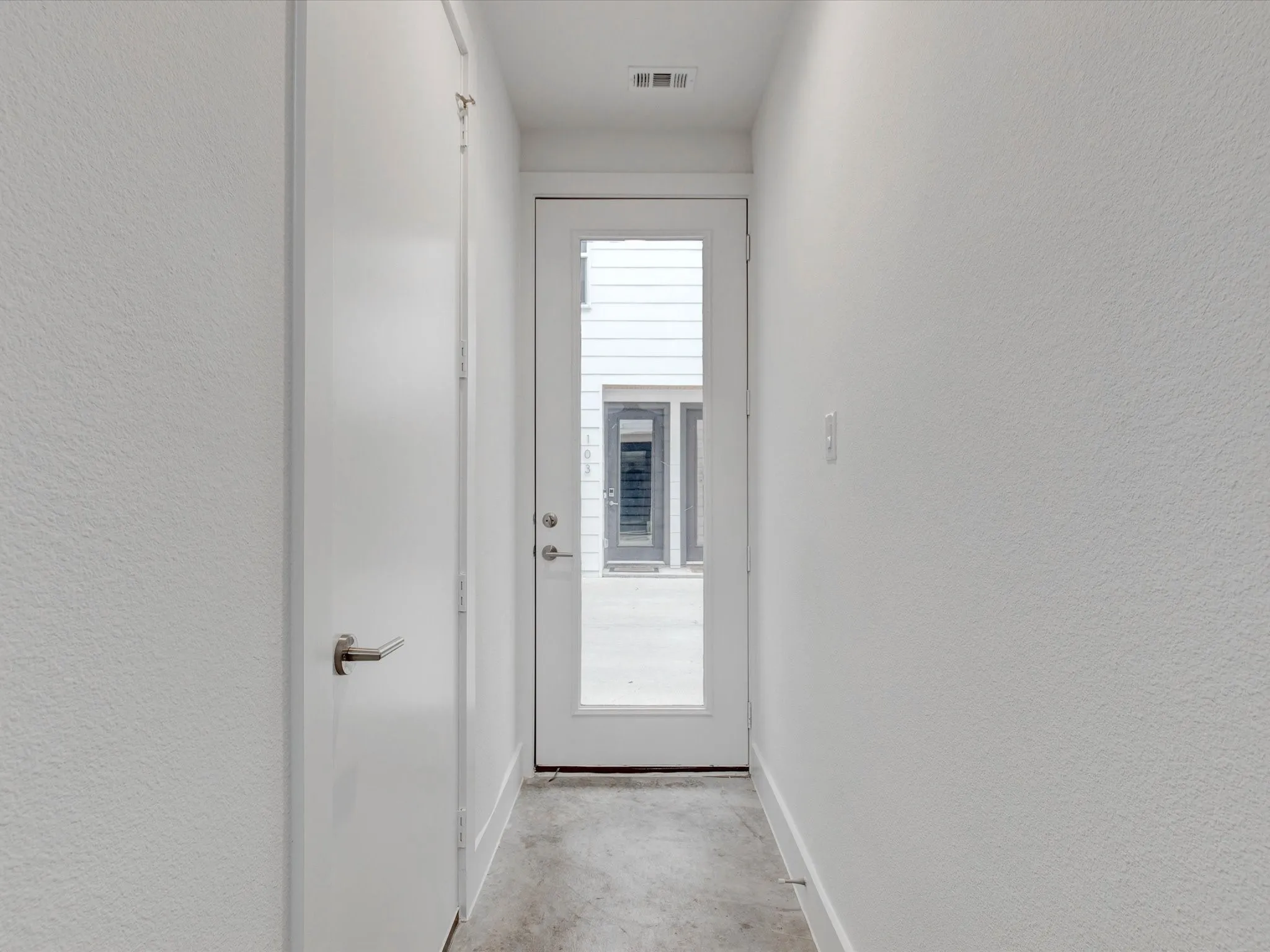 Townhouse For Rent in Dallas County , 5923 Lindell Avenue 105, Dallas, Texas 75206, 2 Bedroom, 3 Bathroom, 2 Garage spaces, 1,950 Sqft, built in 2022, mls#21388026, Real Estate Agent in Dallas, Homes For Rent in Dallas county, Homes For Rent in Dallas, Realtor in Dallas Texas, Real Estate Brokerage Independent Realty Texas, Luminita Cordes Realtor