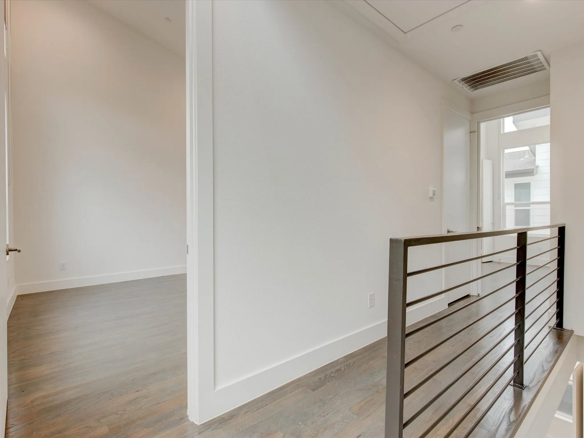 Townhouse For Rent in Dallas County , 5923 Lindell Avenue 105, Dallas, Texas 75206, 2 Bedroom, 3 Bathroom, 2 Garage spaces, 1,950 Sqft, built in 2022, mls#21388026, Real Estate Agent in Dallas, Homes For Rent in Dallas county, Homes For Rent in Dallas, Realtor in Dallas Texas, Real Estate Brokerage Independent Realty Texas, Luminita Cordes Realtor