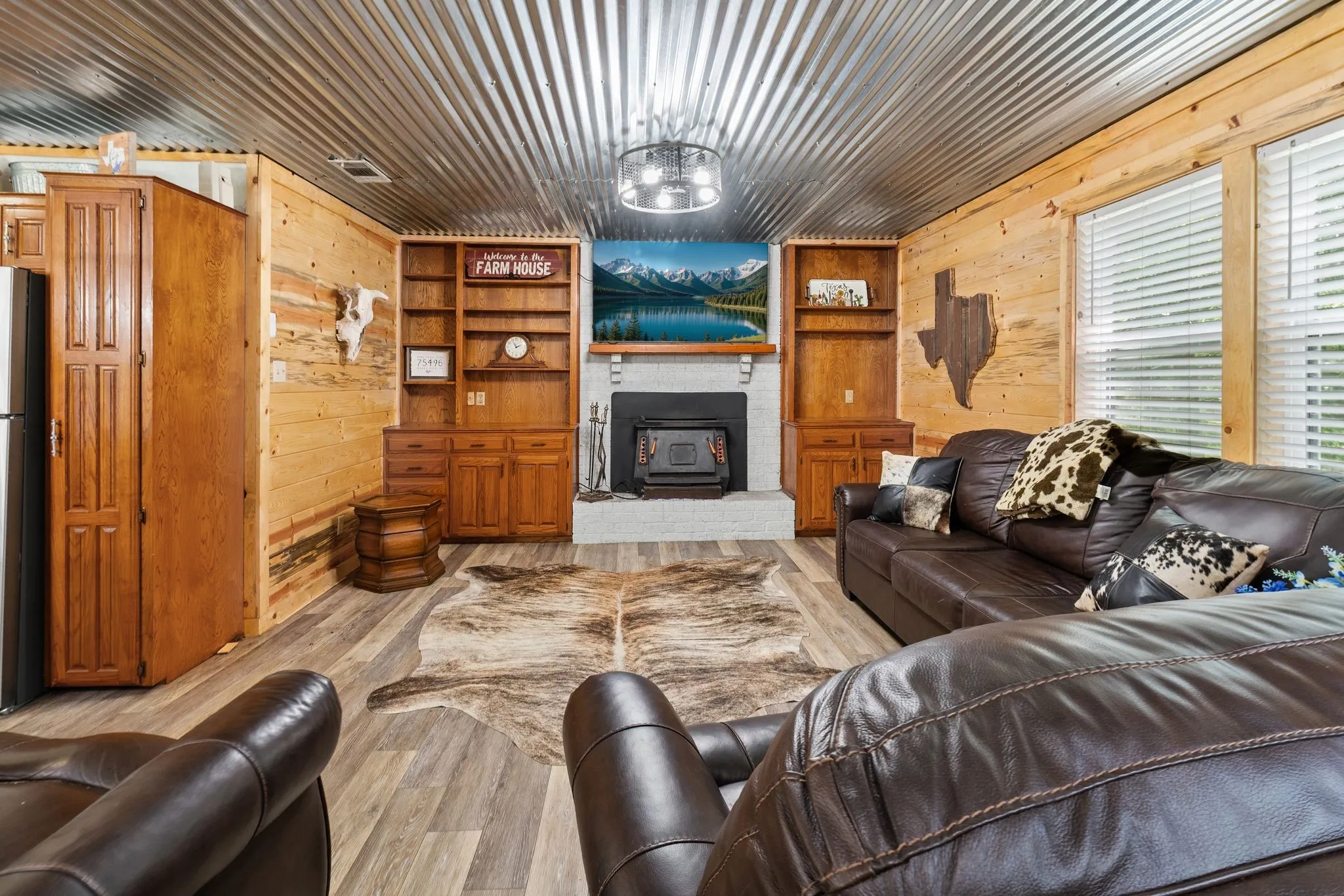 Single Family Residence For Sale in Hunt County , 7478 County Road 1020, Wolfe City, Texas 75496, 3 Bedroom, 2 Bathroom, 2 Garage spaces, 1,740 Sqft, built in 1978, mls#21388021, Real Estate Agent in Wolfe City, Homes For Sale in Hunt county, Homes For Sale in Wolfe City, Realtor in Wolfe City Texas, Real Estate Brokerage Independent Realty Texas, Luminita Cordes Realtor