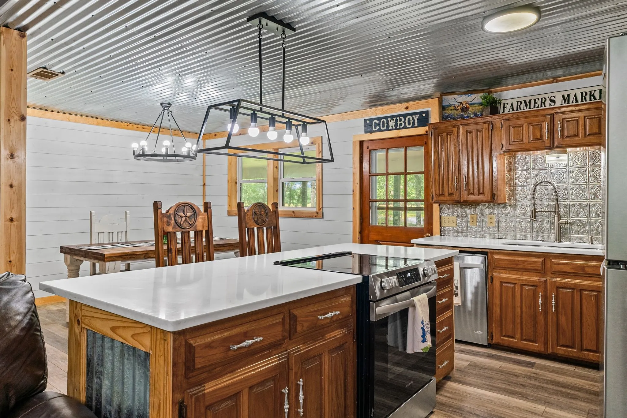 Single Family Residence For Sale in Hunt County , 7478 County Road 1020, Wolfe City, Texas 75496, 3 Bedroom, 2 Bathroom, 2 Garage spaces, 1,740 Sqft, built in 1978, mls#21388021, Real Estate Agent in Wolfe City, Homes For Sale in Hunt county, Homes For Sale in Wolfe City, Realtor in Wolfe City Texas, Real Estate Brokerage Independent Realty Texas, Luminita Cordes Realtor