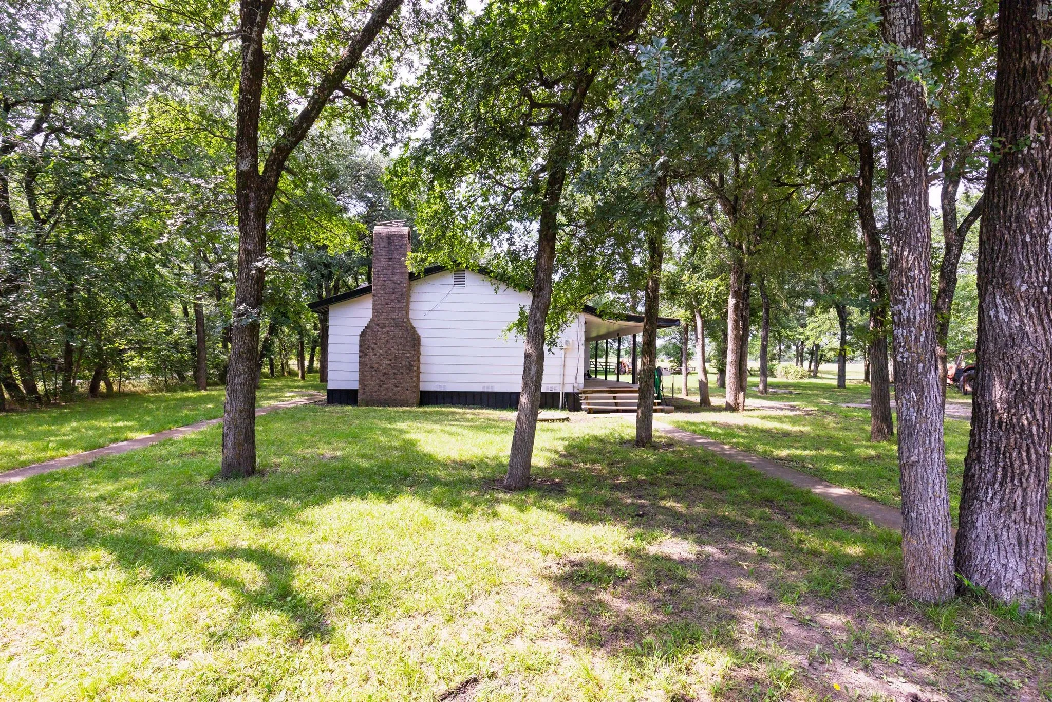 Single Family Residence For Sale in Hunt County , 7478 County Road 1020, Wolfe City, Texas 75496, 3 Bedroom, 2 Bathroom, 2 Garage spaces, 1,740 Sqft, built in 1978, mls#21388021, Real Estate Agent in Wolfe City, Homes For Sale in Hunt county, Homes For Sale in Wolfe City, Realtor in Wolfe City Texas, Real Estate Brokerage Independent Realty Texas, Luminita Cordes Realtor