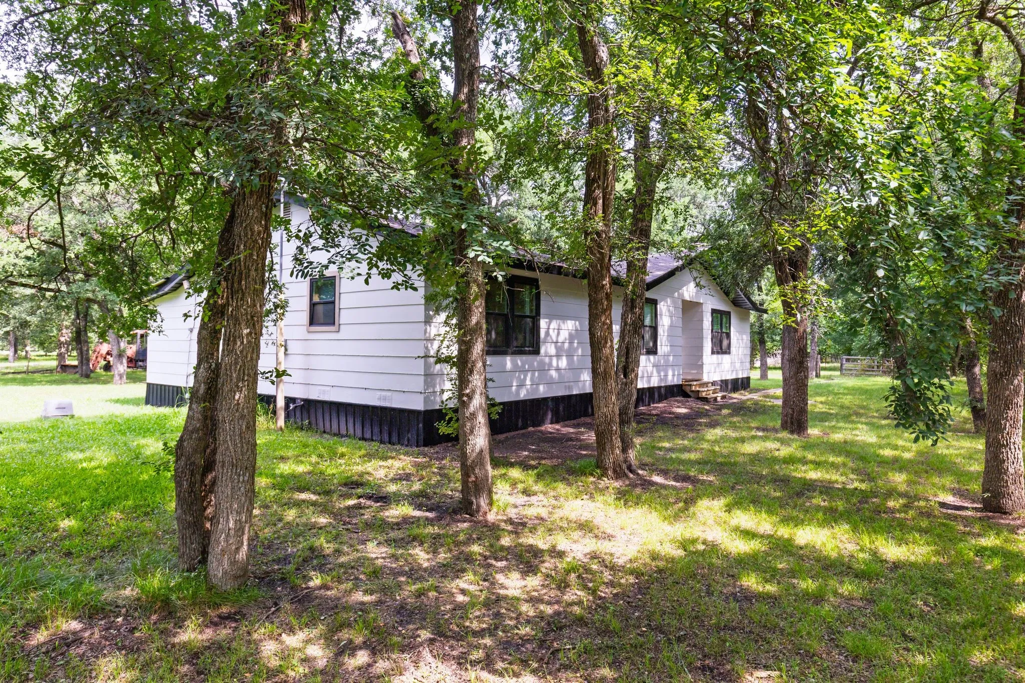 Single Family Residence For Sale in Hunt County , 7478 County Road 1020, Wolfe City, Texas 75496, 3 Bedroom, 2 Bathroom, 2 Garage spaces, 1,740 Sqft, built in 1978, mls#21388021, Real Estate Agent in Wolfe City, Homes For Sale in Hunt county, Homes For Sale in Wolfe City, Realtor in Wolfe City Texas, Real Estate Brokerage Independent Realty Texas, Luminita Cordes Realtor