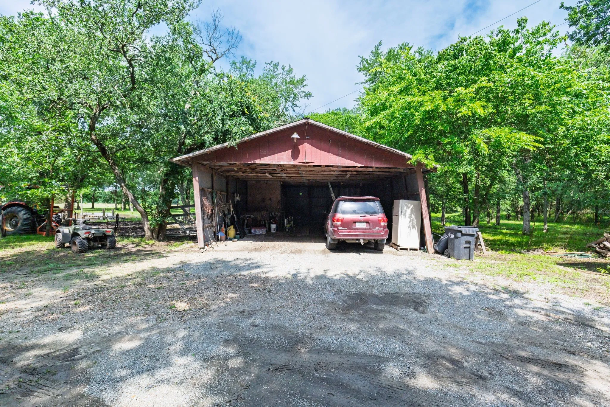 Single Family Residence For Sale in Hunt County , 7478 County Road 1020, Wolfe City, Texas 75496, 3 Bedroom, 2 Bathroom, 2 Garage spaces, 1,740 Sqft, built in 1978, mls#21388021, Real Estate Agent in Wolfe City, Homes For Sale in Hunt county, Homes For Sale in Wolfe City, Realtor in Wolfe City Texas, Real Estate Brokerage Independent Realty Texas, Luminita Cordes Realtor