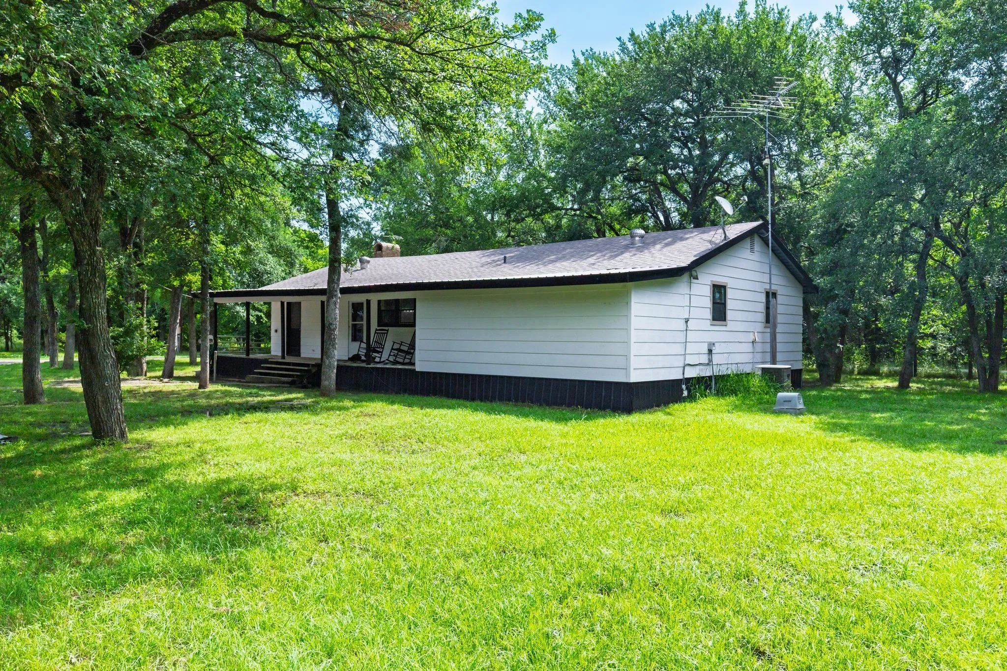 Single Family Residence For Sale in Hunt County , 7478 County Road 1020, Wolfe City, Texas 75496, 3 Bedroom, 2 Bathroom, 2 Garage spaces, 1,740 Sqft, built in 1978, mls#21388021, Real Estate Agent in Wolfe City, Homes For Sale in Hunt county, Homes For Sale in Wolfe City, Realtor in Wolfe City Texas, Real Estate Brokerage Independent Realty Texas, Luminita Cordes Realtor
