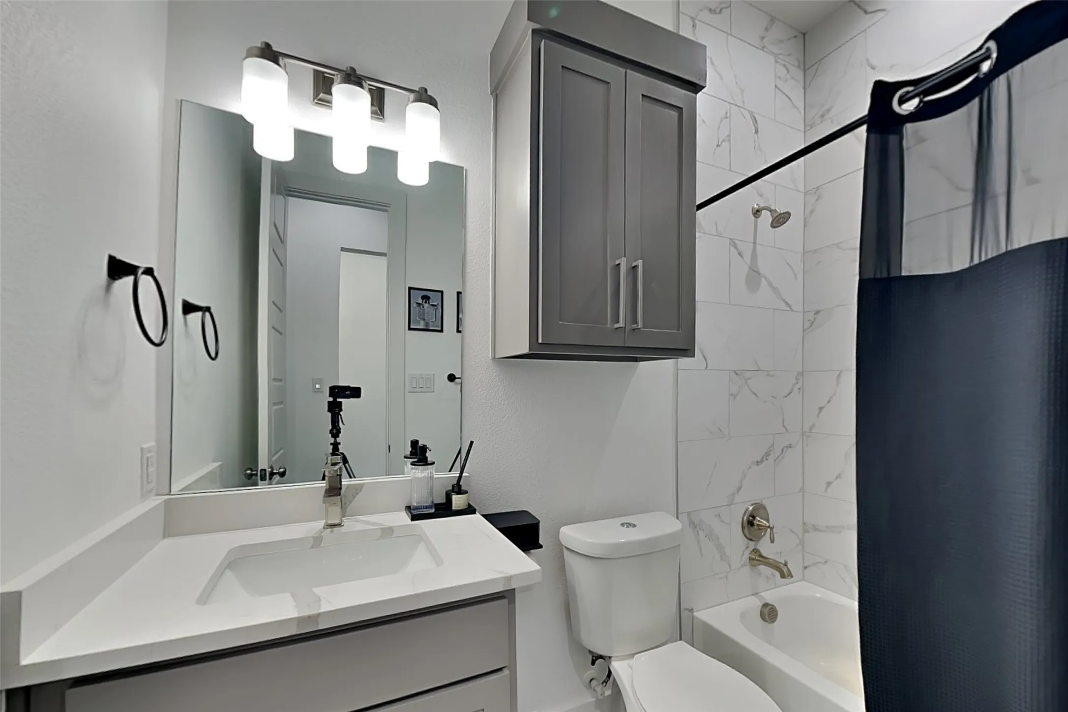 Single Family Residence For Rent in Dallas County , 1819 Bickers Street, Dallas, Texas 75212, 4 Bedroom, 2 Bathroom, 2 Garage spaces, 1,850 Sqft, built in 2021, mls#21387830, Real Estate Agent in Dallas, Homes For Rent in Dallas county, Homes For Rent in Dallas, Realtor in Dallas Texas, Real Estate Brokerage Independent Realty Texas, Luminita Cordes Realtor