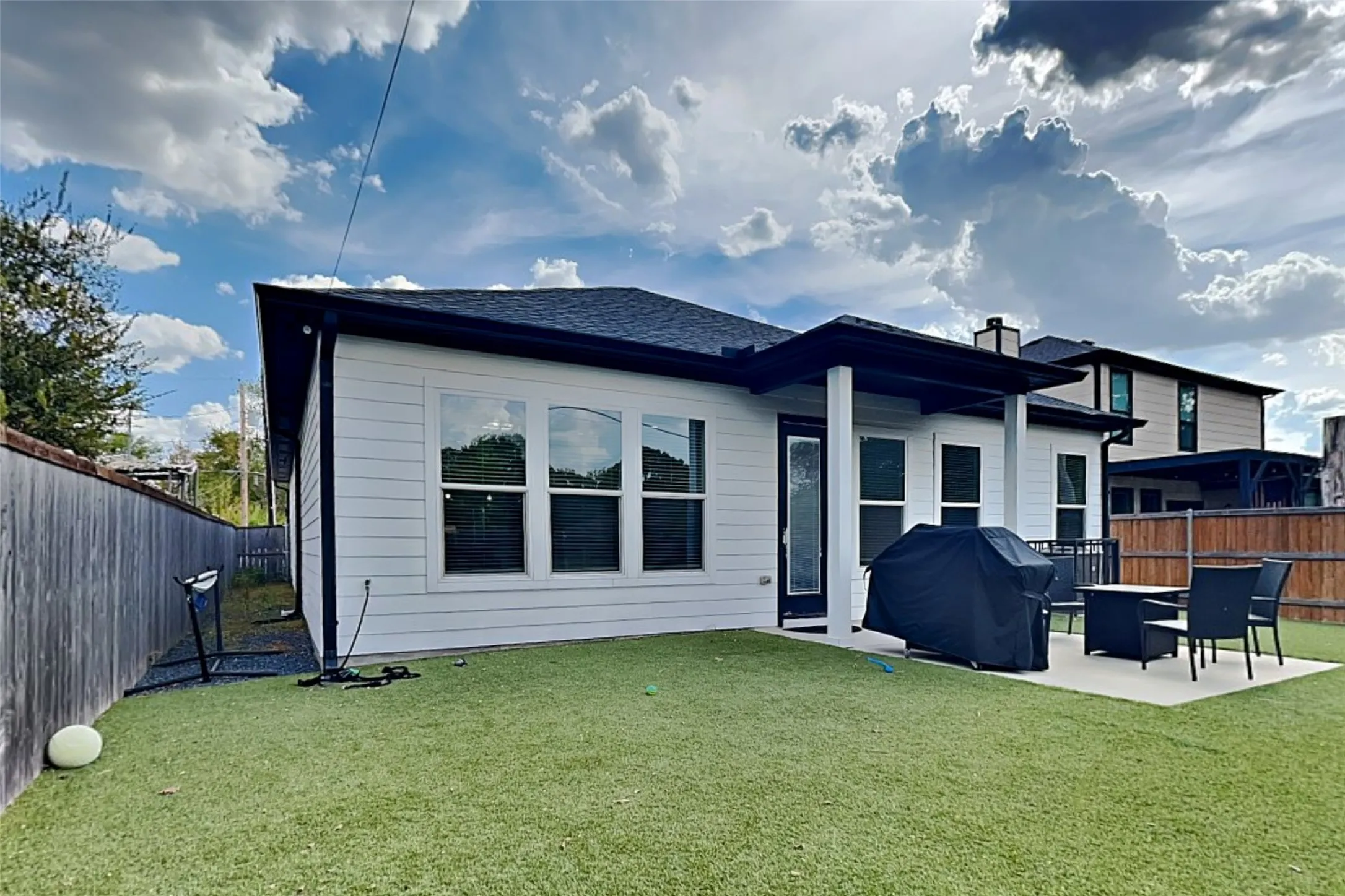 Single Family Residence For Rent in Dallas County , 1819 Bickers Street, Dallas, Texas 75212, 4 Bedroom, 2 Bathroom, 2 Garage spaces, 1,850 Sqft, built in 2021, mls#21387830, Real Estate Agent in Dallas, Homes For Rent in Dallas county, Homes For Rent in Dallas, Realtor in Dallas Texas, Real Estate Brokerage Independent Realty Texas, Luminita Cordes Realtor