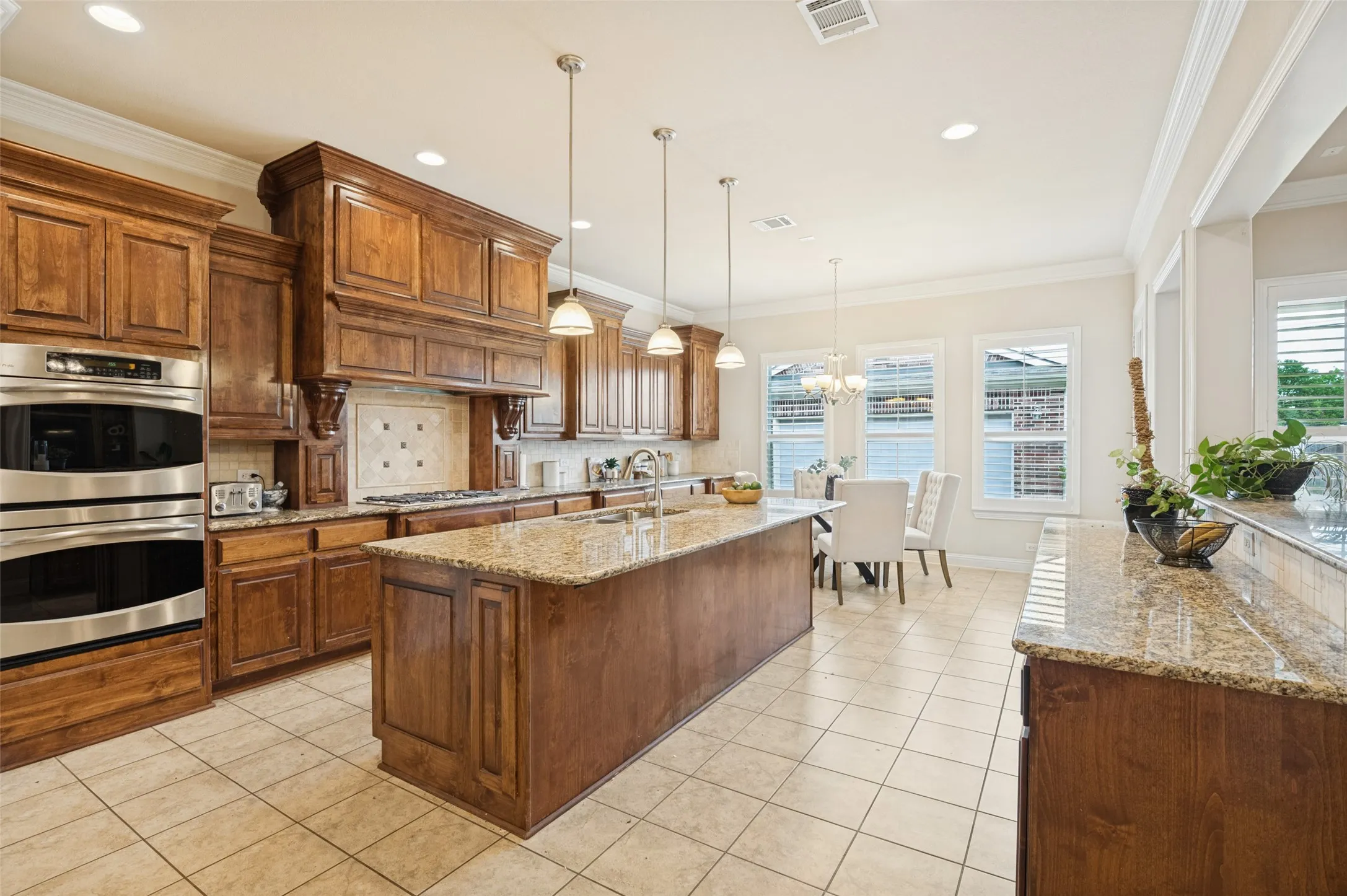 Single Family Residence For Sale in Dallas County , 10918 Beauty Lane, Dallas, Texas 75229, 5 Bedroom, 4 Bathroom, 2 Garage spaces, 3,832 Sqft, built in 2010, mls#21388020, Real Estate Agent in Dallas, Homes For Sale in Dallas county, Homes For Sale in Dallas, Realtor in Dallas Texas, Real Estate Brokerage Independent Realty Texas, Luminita Cordes Realtor