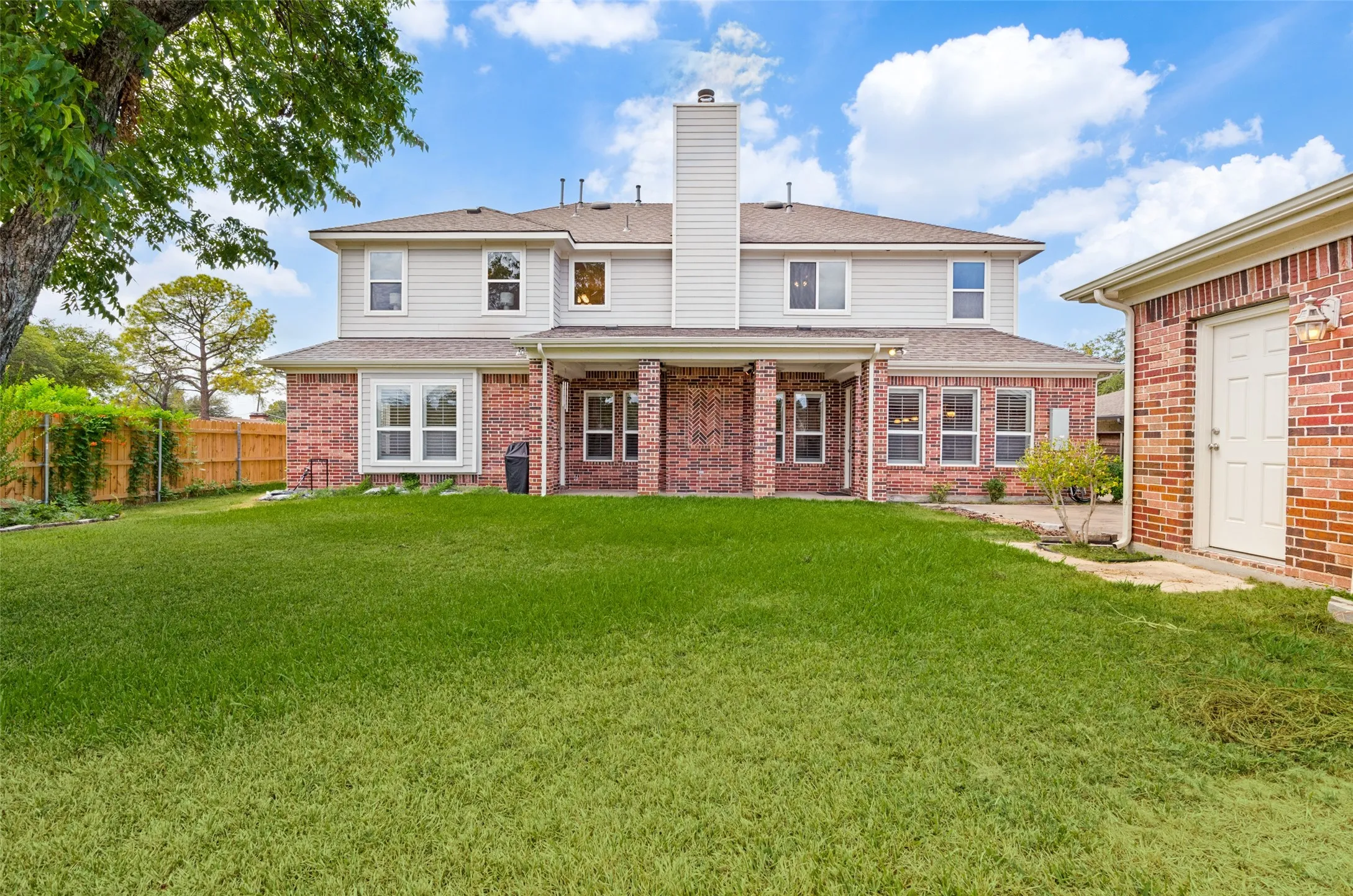 Single Family Residence For Sale in Dallas County , 10918 Beauty Lane, Dallas, Texas 75229, 5 Bedroom, 4 Bathroom, 2 Garage spaces, 3,832 Sqft, built in 2010, mls#21388020, Real Estate Agent in Dallas, Homes For Sale in Dallas county, Homes For Sale in Dallas, Realtor in Dallas Texas, Real Estate Brokerage Independent Realty Texas, Luminita Cordes Realtor