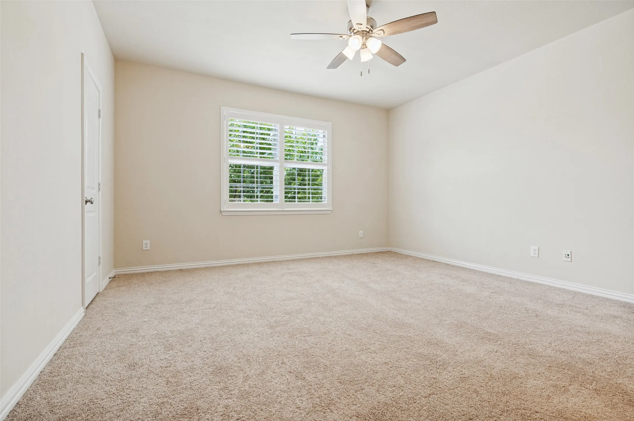 Single Family Residence For Sale in Dallas County , 10918 Beauty Lane, Dallas, Texas 75229, 5 Bedroom, 4 Bathroom, 2 Garage spaces, 3,832 Sqft, built in 2010, mls#21388020, Real Estate Agent in Dallas, Homes For Sale in Dallas county, Homes For Sale in Dallas, Realtor in Dallas Texas, Real Estate Brokerage Independent Realty Texas, Luminita Cordes Realtor