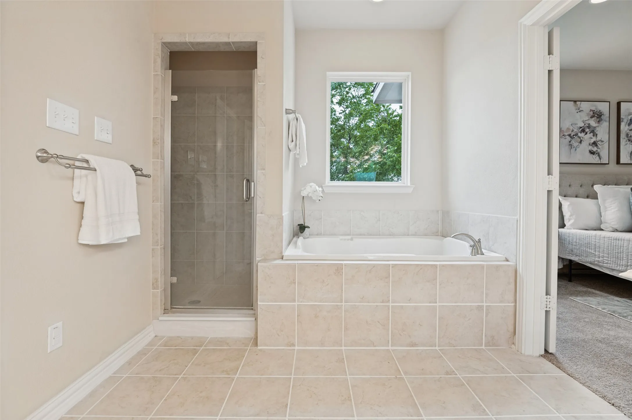 Single Family Residence For Sale in Dallas County , 10918 Beauty Lane, Dallas, Texas 75229, 5 Bedroom, 4 Bathroom, 2 Garage spaces, 3,832 Sqft, built in 2010, mls#21388020, Real Estate Agent in Dallas, Homes For Sale in Dallas county, Homes For Sale in Dallas, Realtor in Dallas Texas, Real Estate Brokerage Independent Realty Texas, Luminita Cordes Realtor
