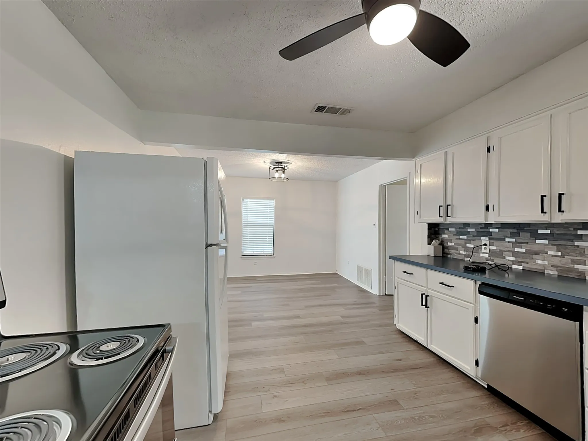 Single Family Residence For Rent in Tarrant County , 3925 Rusty Dell Street, Haltom City, Texas 76111, 2 Bedroom, 1 Bathroom, Garage spaces, 1,152 Sqft, built in 1955, mls#21387020, Real Estate Agent in Haltom City, Homes For Rent in Tarrant county, Homes For Rent in Haltom City, Realtor in Haltom City Texas, Real Estate Brokerage Independent Realty Texas, Luminita Cordes Realtor
