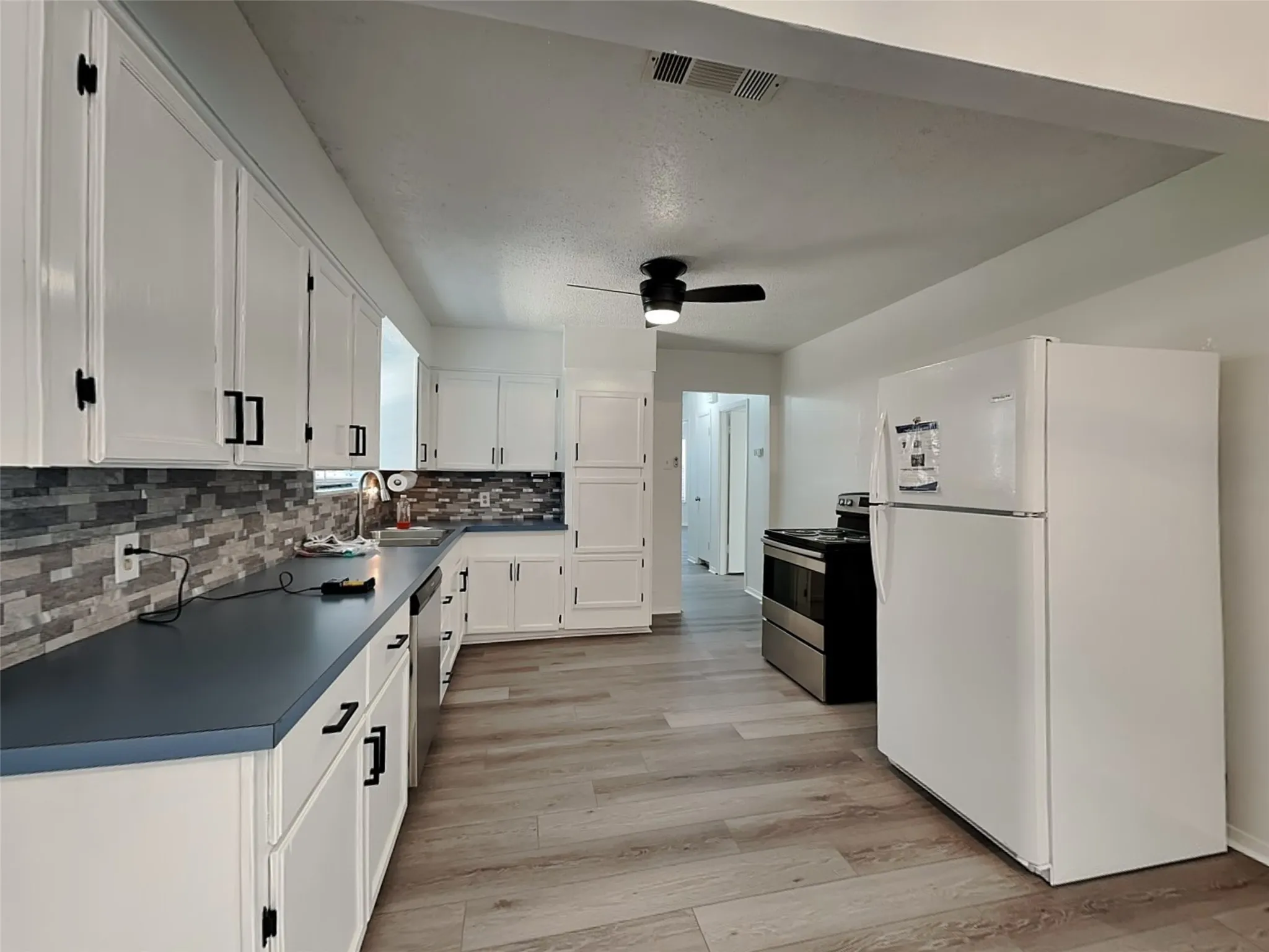 Single Family Residence For Rent in Tarrant County , 3925 Rusty Dell Street, Haltom City, Texas 76111, 2 Bedroom, 1 Bathroom, Garage spaces, 1,152 Sqft, built in 1955, mls#21387020, Real Estate Agent in Haltom City, Homes For Rent in Tarrant county, Homes For Rent in Haltom City, Realtor in Haltom City Texas, Real Estate Brokerage Independent Realty Texas, Luminita Cordes Realtor