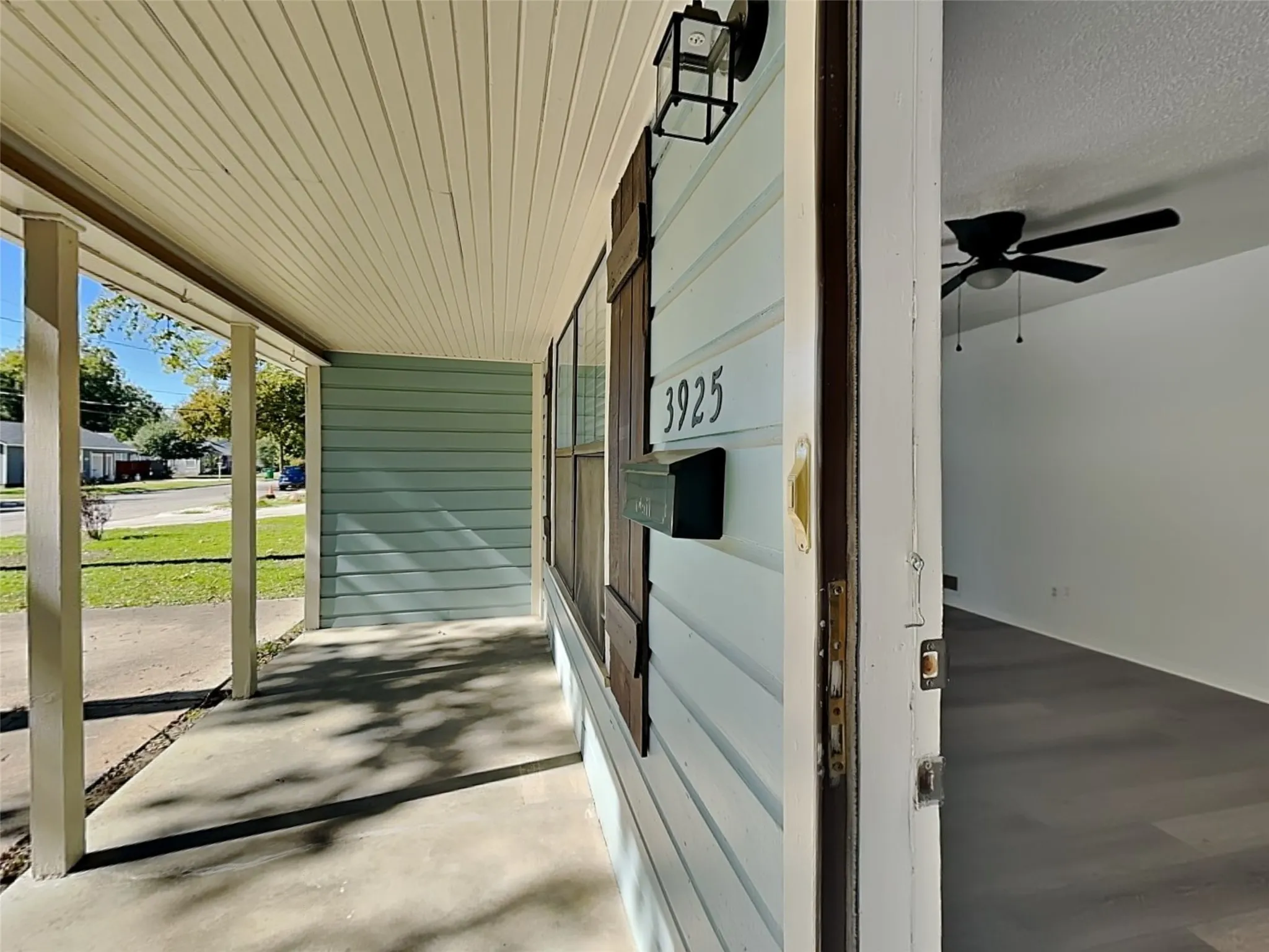 Single Family Residence For Rent in Tarrant County , 3925 Rusty Dell Street, Haltom City, Texas 76111, 2 Bedroom, 1 Bathroom, Garage spaces, 1,152 Sqft, built in 1955, mls#21387020, Real Estate Agent in Haltom City, Homes For Rent in Tarrant county, Homes For Rent in Haltom City, Realtor in Haltom City Texas, Real Estate Brokerage Independent Realty Texas, Luminita Cordes Realtor