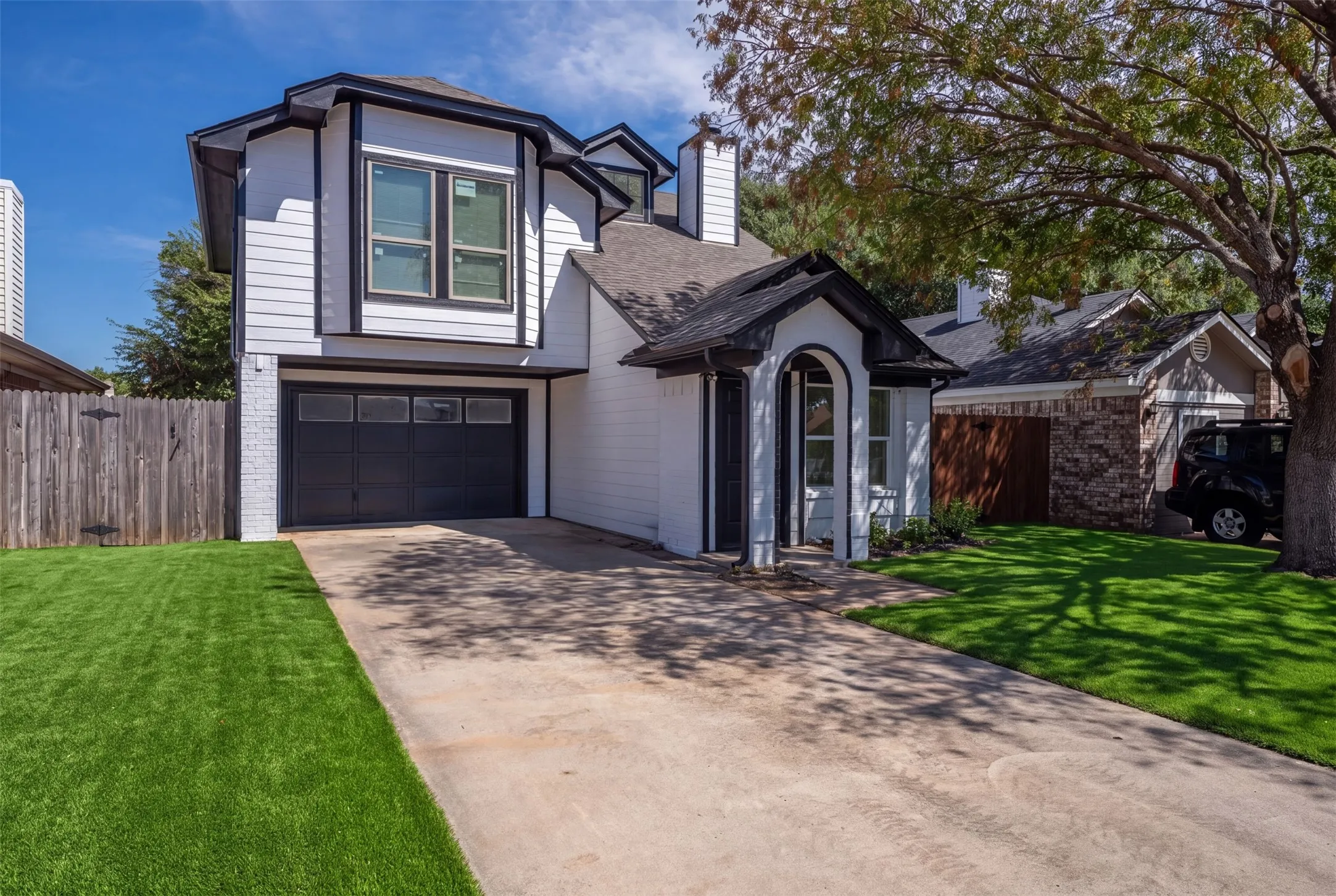 Single Family Residence For Sale in Tarrant County , 1848 Woodhall Way, Fort Worth, Texas 76134, 3 Bedroom, 2 Bathroom, 1 Garage spaces, 1,183 Sqft, built in 1984, mls#21383498, Real Estate Agent in Fort Worth, Homes For Sale in Tarrant county, Homes For Sale in Fort Worth, Realtor in Fort Worth Texas, Real Estate Brokerage Independent Realty Texas, Luminita Cordes Realtor
