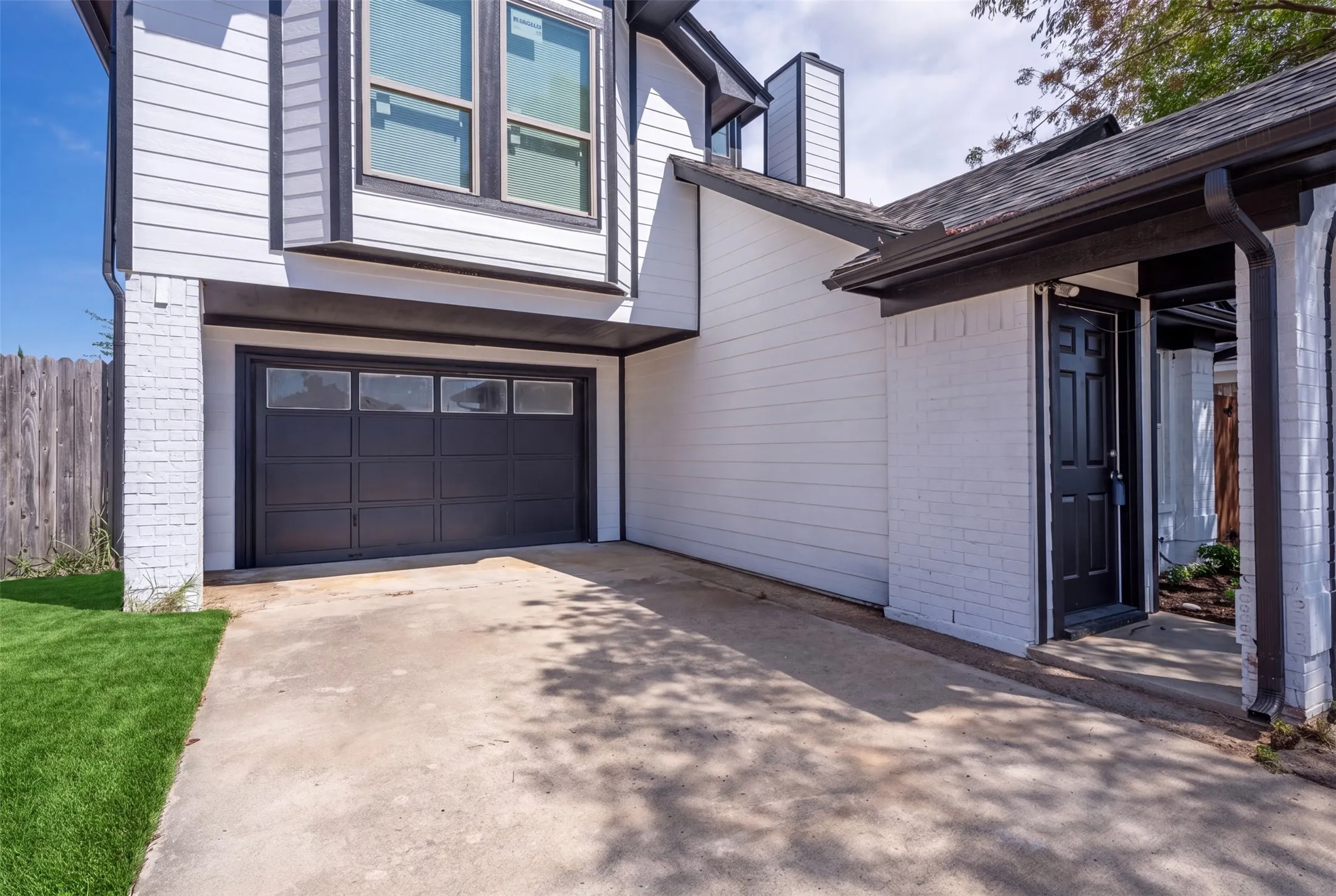 Single Family Residence For Sale in Tarrant County , 1848 Woodhall Way, Fort Worth, Texas 76134, 3 Bedroom, 2 Bathroom, 1 Garage spaces, 1,183 Sqft, built in 1984, mls#21383498, Real Estate Agent in Fort Worth, Homes For Sale in Tarrant county, Homes For Sale in Fort Worth, Realtor in Fort Worth Texas, Real Estate Brokerage Independent Realty Texas, Luminita Cordes Realtor
