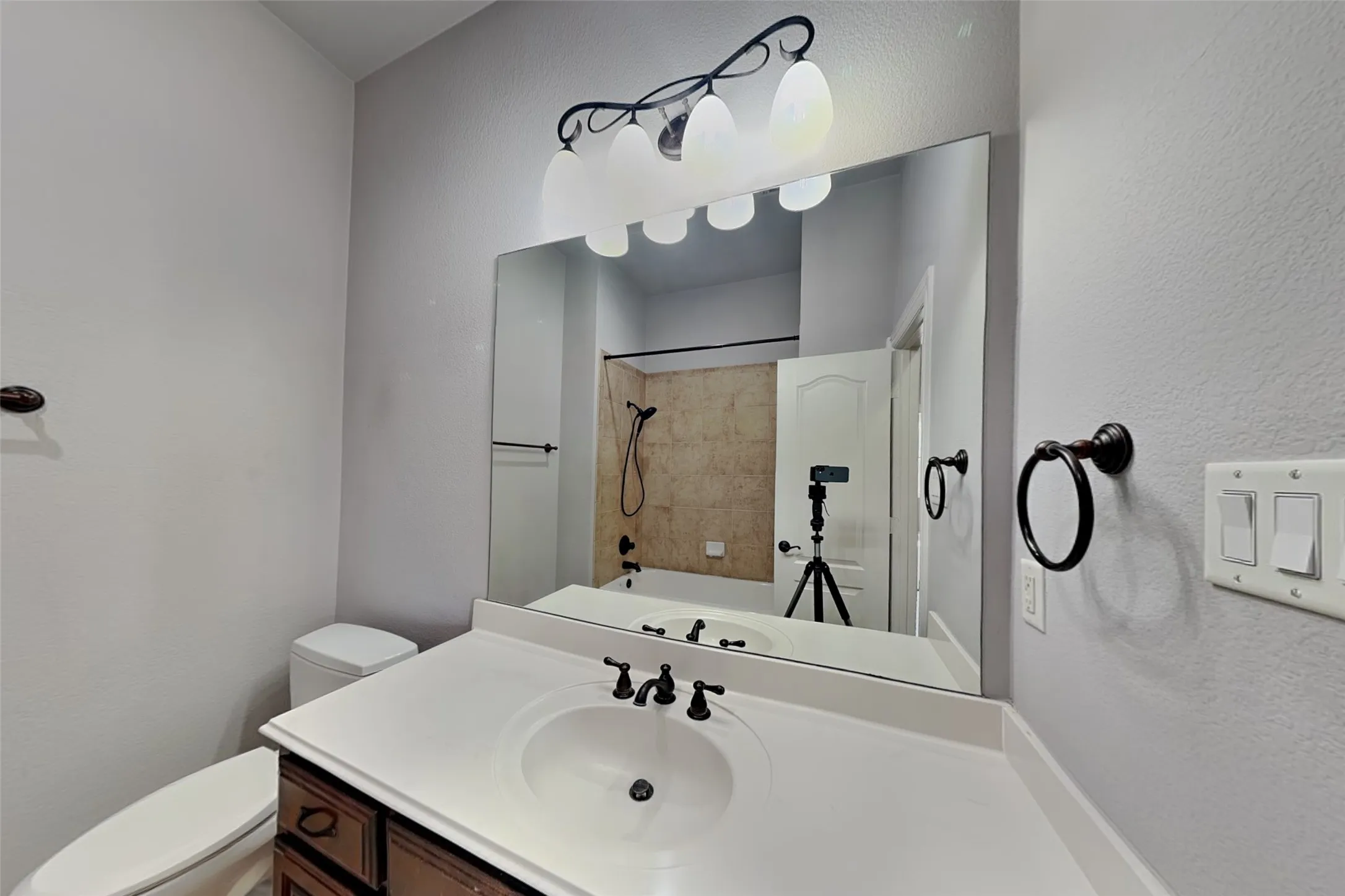 Single Family Residence For Rent in Parker County , 601 Green Pointe Drive, Hudson Oaks, Texas 76087, 4 Bedroom, 2 Bathroom, 2 Garage spaces, 2,384 Sqft, built in 2008, mls#21386979, Real Estate Agent in Hudson Oaks, Homes For Rent in Parker county, Homes For Rent in Hudson Oaks, Realtor in Hudson Oaks Texas, Real Estate Brokerage Independent Realty Texas, Luminita Cordes Realtor