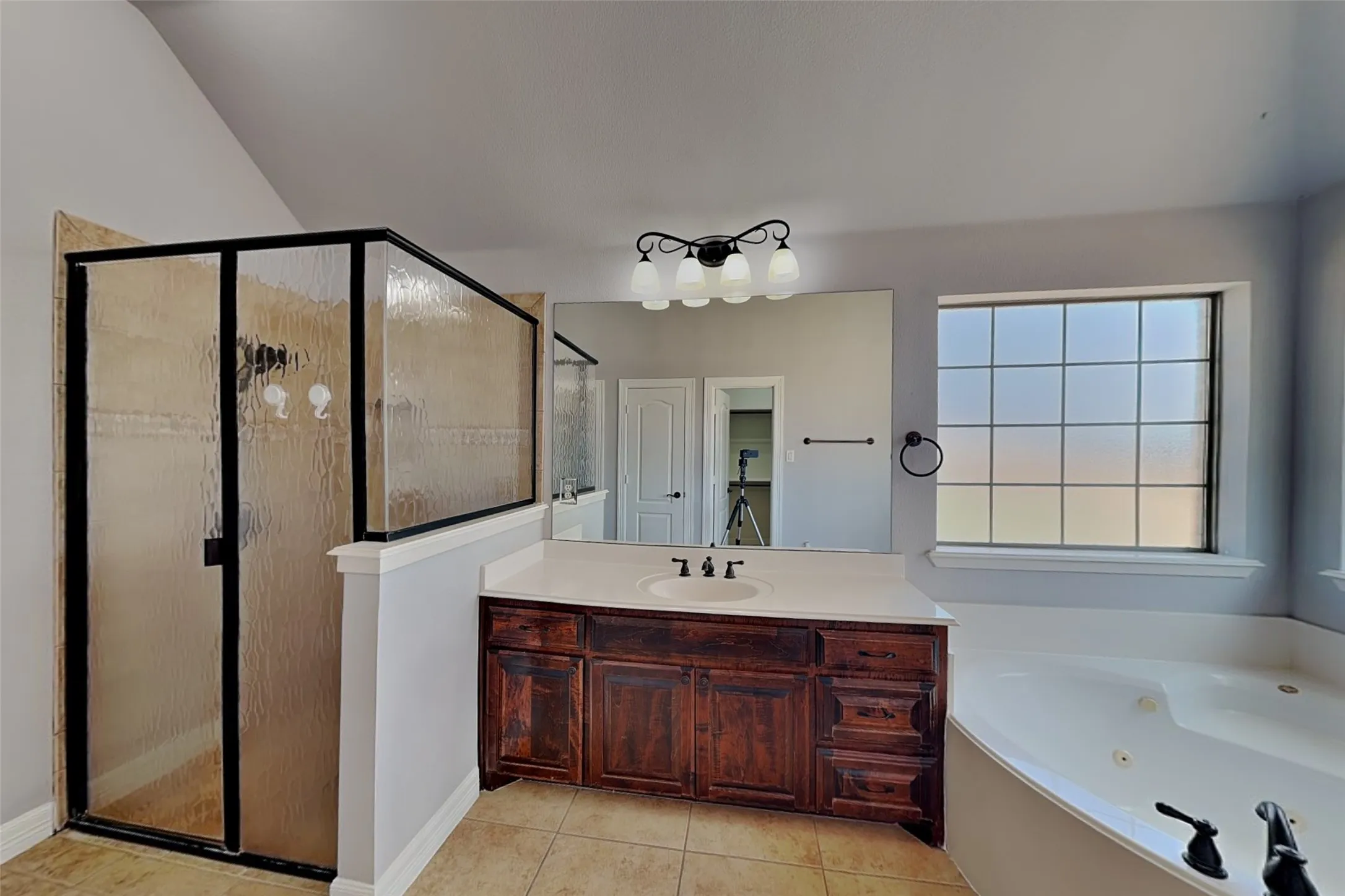 Single Family Residence For Rent in Parker County , 601 Green Pointe Drive, Hudson Oaks, Texas 76087, 4 Bedroom, 2 Bathroom, 2 Garage spaces, 2,384 Sqft, built in 2008, mls#21386979, Real Estate Agent in Hudson Oaks, Homes For Rent in Parker county, Homes For Rent in Hudson Oaks, Realtor in Hudson Oaks Texas, Real Estate Brokerage Independent Realty Texas, Luminita Cordes Realtor
