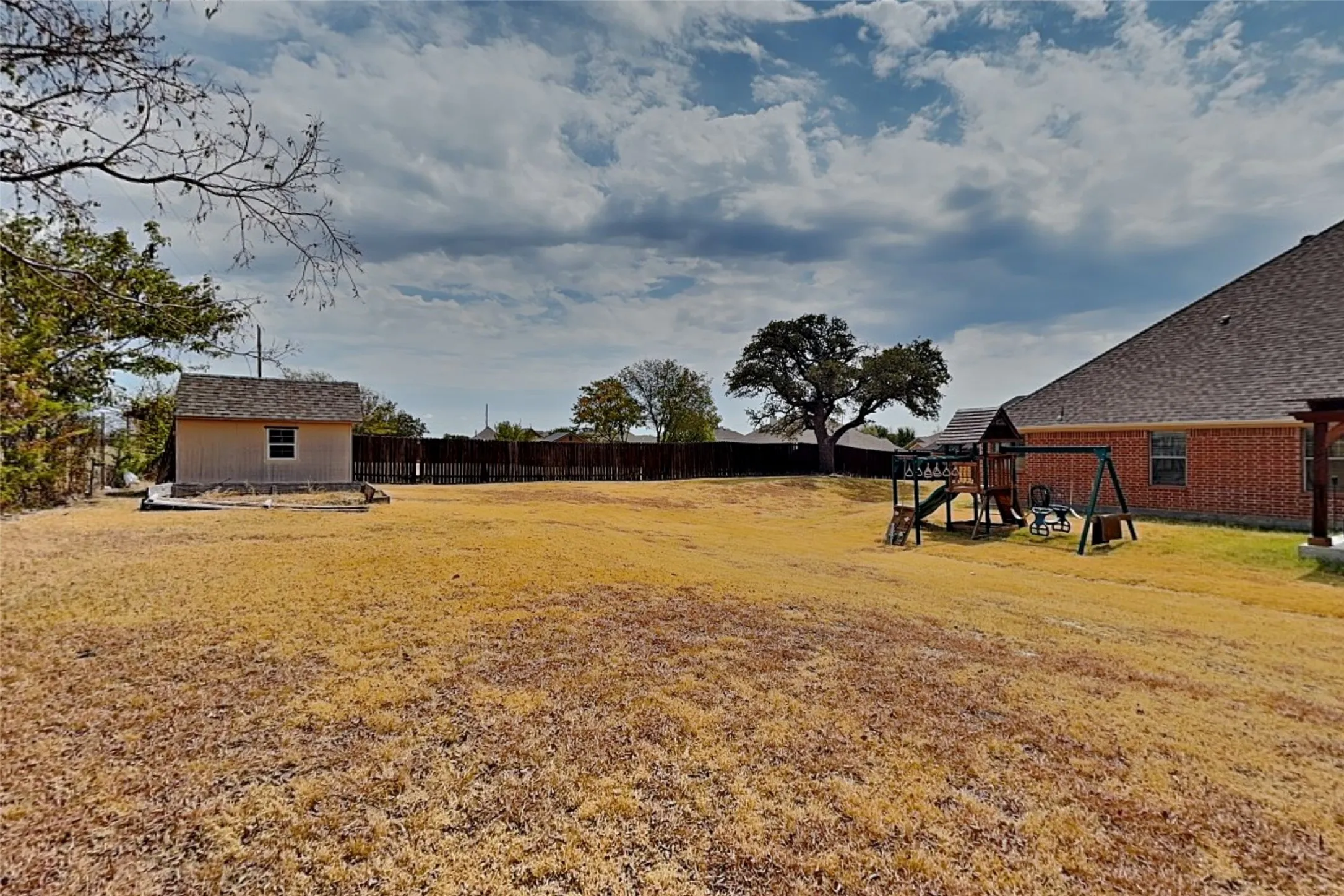 Single Family Residence For Rent in Parker County , 601 Green Pointe Drive, Hudson Oaks, Texas 76087, 4 Bedroom, 2 Bathroom, 2 Garage spaces, 2,384 Sqft, built in 2008, mls#21386979, Real Estate Agent in Hudson Oaks, Homes For Rent in Parker county, Homes For Rent in Hudson Oaks, Realtor in Hudson Oaks Texas, Real Estate Brokerage Independent Realty Texas, Luminita Cordes Realtor