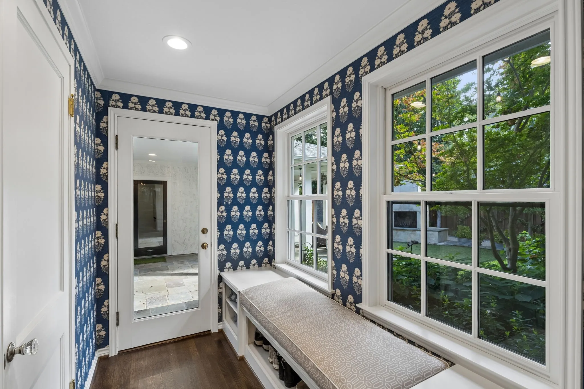Single Family Residence For Sale in Dallas County , 4336 Edmondson Avenue, Highland Park, Texas 75205, 4 Bedroom, 5 Bathroom, 2 Garage spaces, 3,926 Sqft, built in 1926, mls#21385904, Real Estate Agent in Highland Park, Homes For Sale in Dallas county, Homes For Sale in Highland Park, Realtor in Highland Park Texas, Real Estate Brokerage Independent Realty Texas, Luminita Cordes Realtor