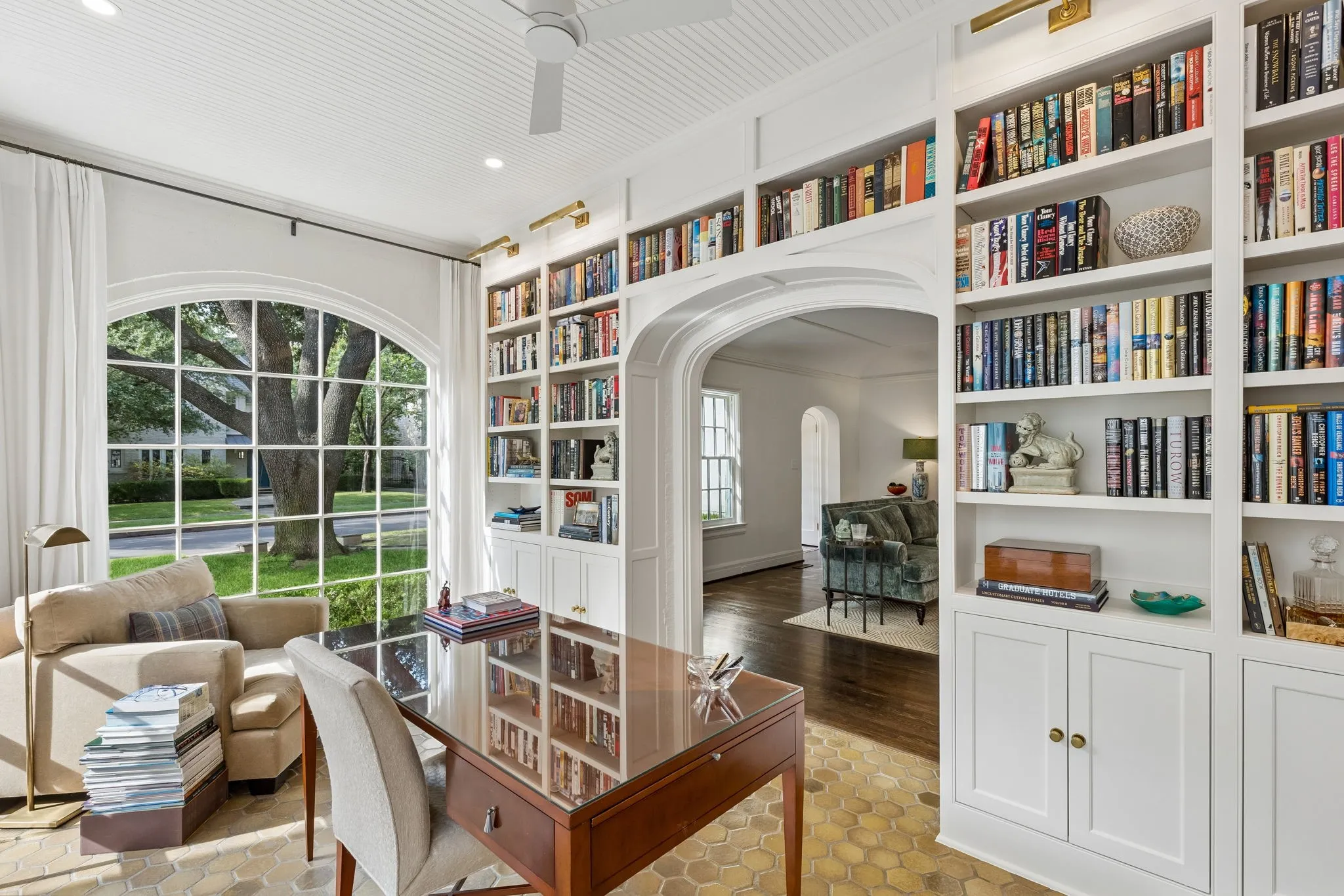 Single Family Residence For Sale in Dallas County , 4336 Edmondson Avenue, Highland Park, Texas 75205, 4 Bedroom, 5 Bathroom, 2 Garage spaces, 3,926 Sqft, built in 1926, mls#21385904, Real Estate Agent in Highland Park, Homes For Sale in Dallas county, Homes For Sale in Highland Park, Realtor in Highland Park Texas, Real Estate Brokerage Independent Realty Texas, Luminita Cordes Realtor