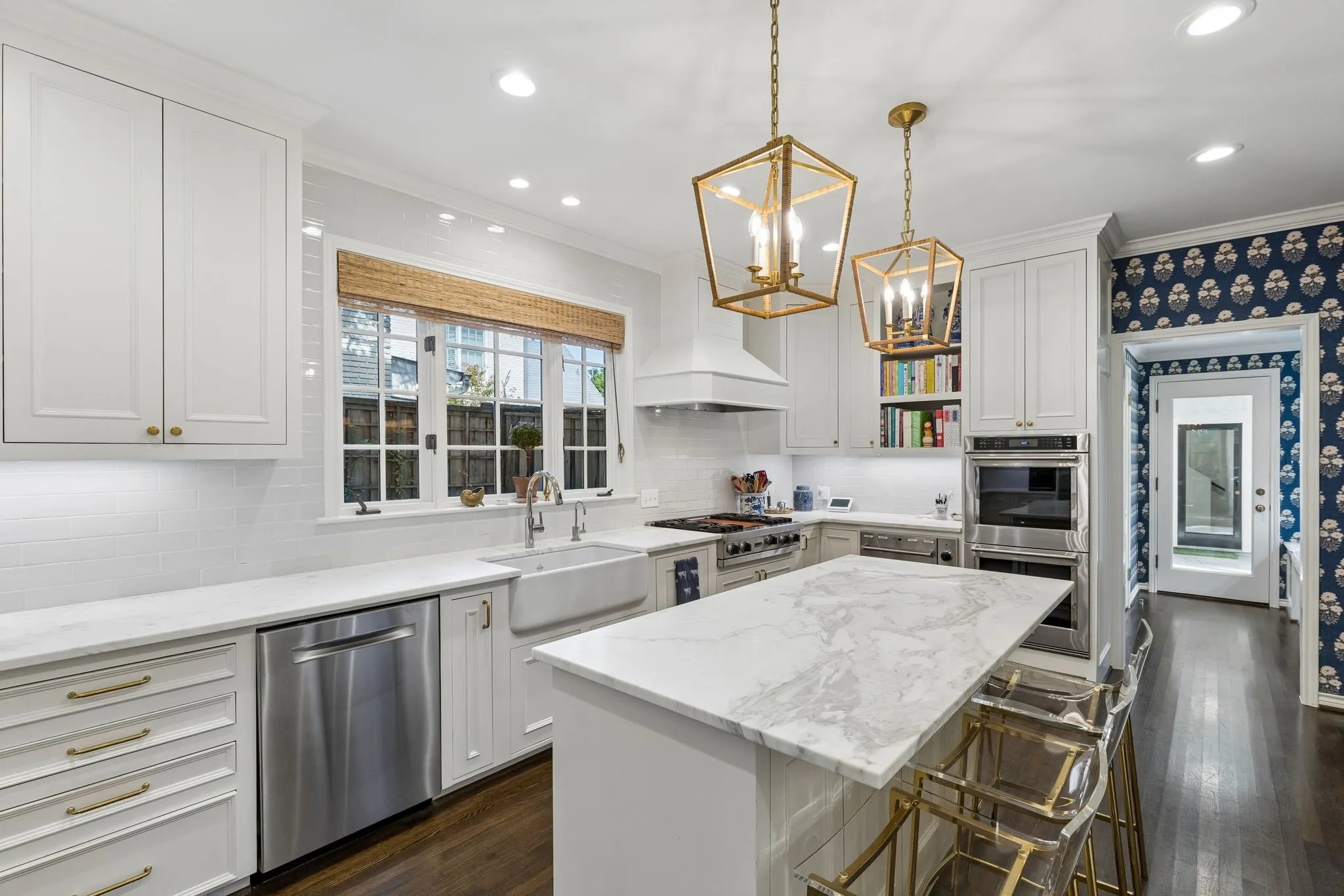 Single Family Residence For Sale in Dallas County , 4336 Edmondson Avenue, Highland Park, Texas 75205, 4 Bedroom, 5 Bathroom, 2 Garage spaces, 3,926 Sqft, built in 1926, mls#21385904, Real Estate Agent in Highland Park, Homes For Sale in Dallas county, Homes For Sale in Highland Park, Realtor in Highland Park Texas, Real Estate Brokerage Independent Realty Texas, Luminita Cordes Realtor