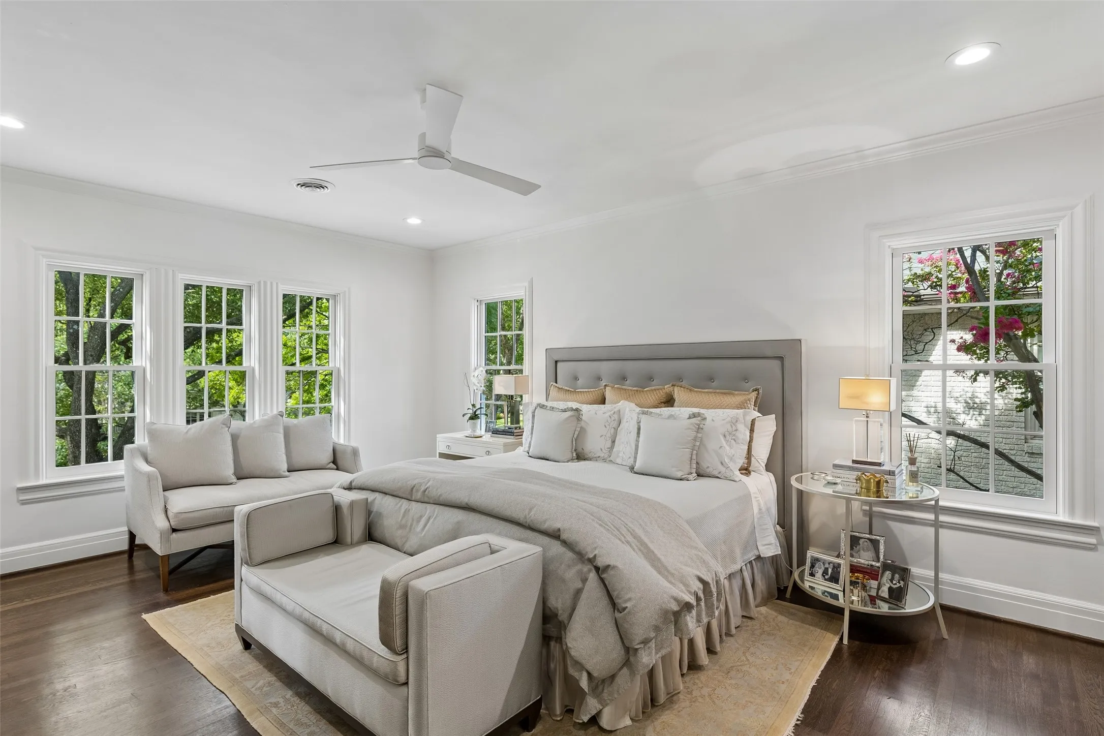 Single Family Residence For Sale in Dallas County , 4336 Edmondson Avenue, Highland Park, Texas 75205, 4 Bedroom, 5 Bathroom, 2 Garage spaces, 3,926 Sqft, built in 1926, mls#21385904, Real Estate Agent in Highland Park, Homes For Sale in Dallas county, Homes For Sale in Highland Park, Realtor in Highland Park Texas, Real Estate Brokerage Independent Realty Texas, Luminita Cordes Realtor