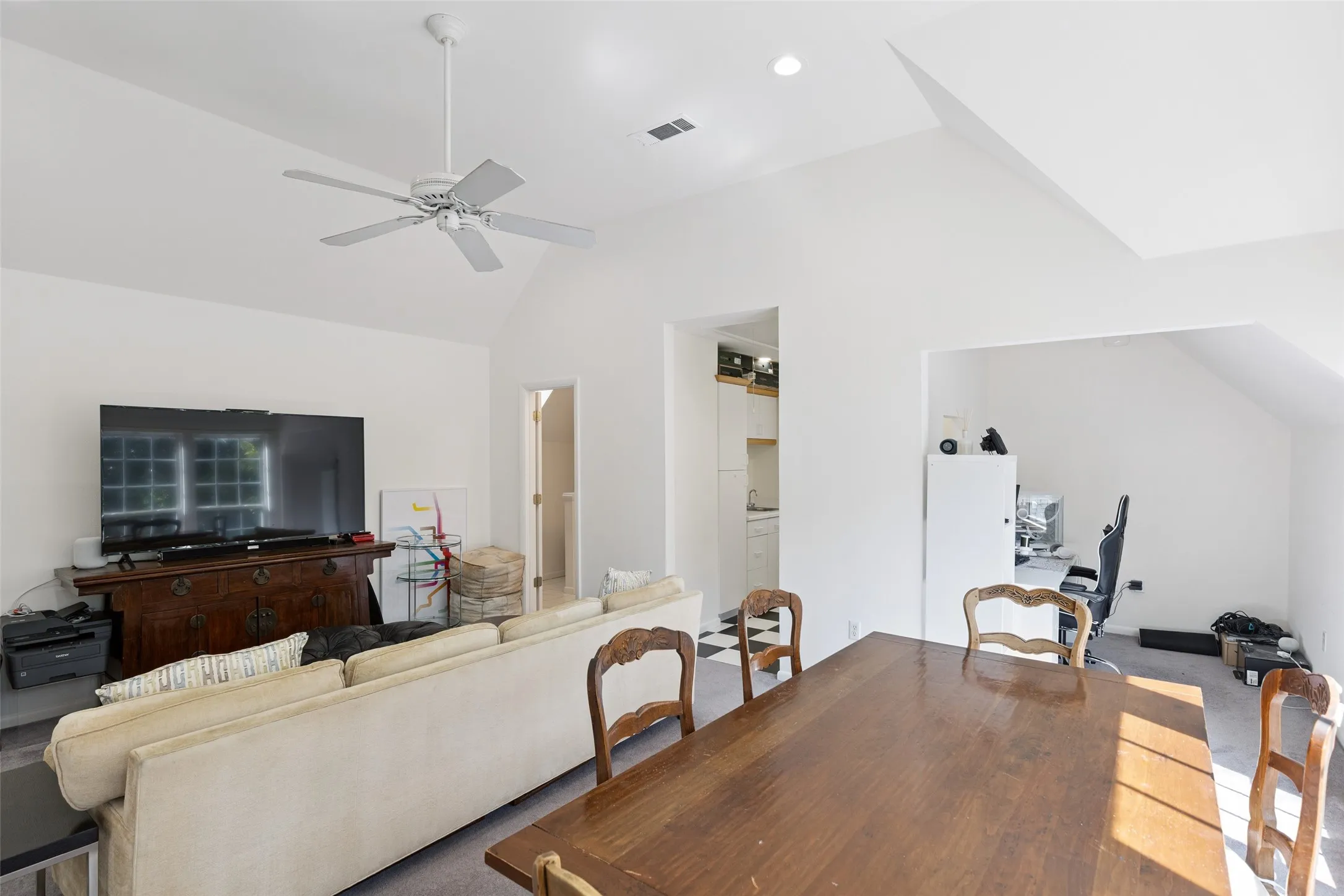 Single Family Residence For Sale in Dallas County , 4336 Edmondson Avenue, Highland Park, Texas 75205, 4 Bedroom, 5 Bathroom, 2 Garage spaces, 3,926 Sqft, built in 1926, mls#21385904, Real Estate Agent in Highland Park, Homes For Sale in Dallas county, Homes For Sale in Highland Park, Realtor in Highland Park Texas, Real Estate Brokerage Independent Realty Texas, Luminita Cordes Realtor