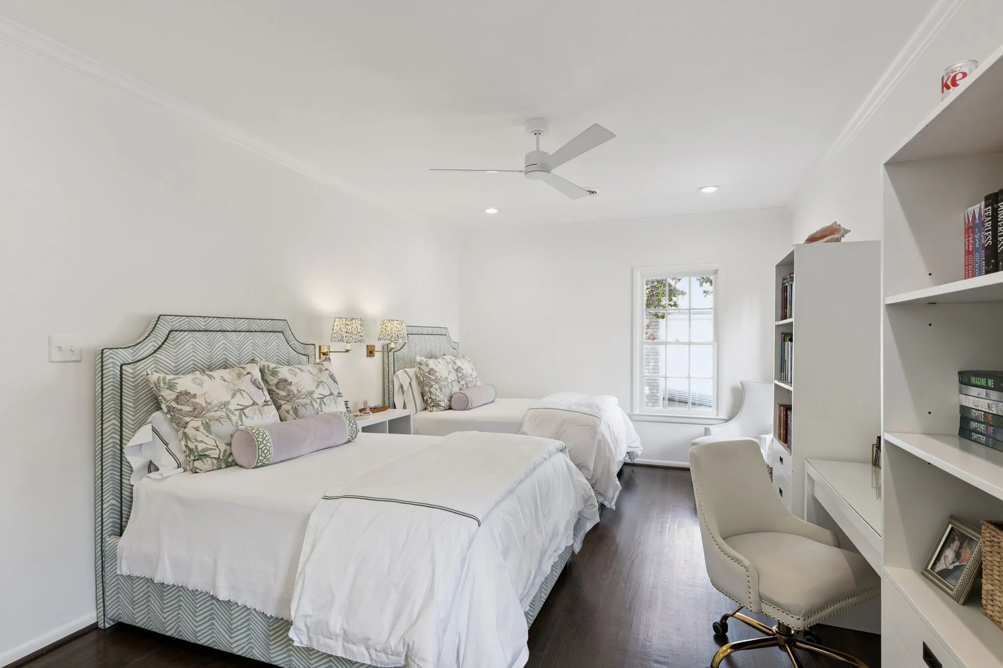 Single Family Residence For Sale in Dallas County , 4336 Edmondson Avenue, Highland Park, Texas 75205, 4 Bedroom, 5 Bathroom, 2 Garage spaces, 3,926 Sqft, built in 1926, mls#21385904, Real Estate Agent in Highland Park, Homes For Sale in Dallas county, Homes For Sale in Highland Park, Realtor in Highland Park Texas, Real Estate Brokerage Independent Realty Texas, Luminita Cordes Realtor