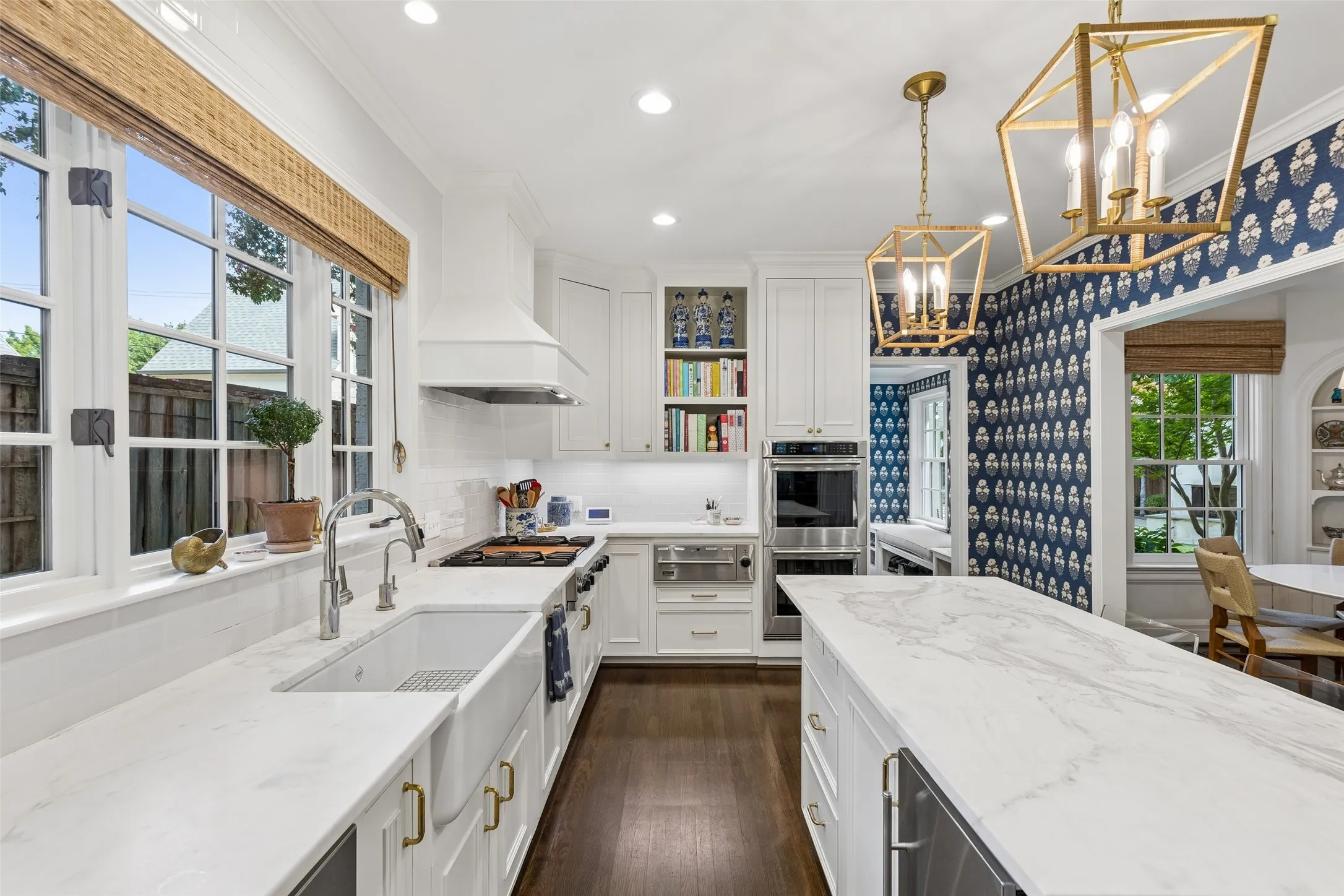 Single Family Residence For Sale in Dallas County , 4336 Edmondson Avenue, Highland Park, Texas 75205, 4 Bedroom, 5 Bathroom, 2 Garage spaces, 3,926 Sqft, built in 1926, mls#21385904, Real Estate Agent in Highland Park, Homes For Sale in Dallas county, Homes For Sale in Highland Park, Realtor in Highland Park Texas, Real Estate Brokerage Independent Realty Texas, Luminita Cordes Realtor