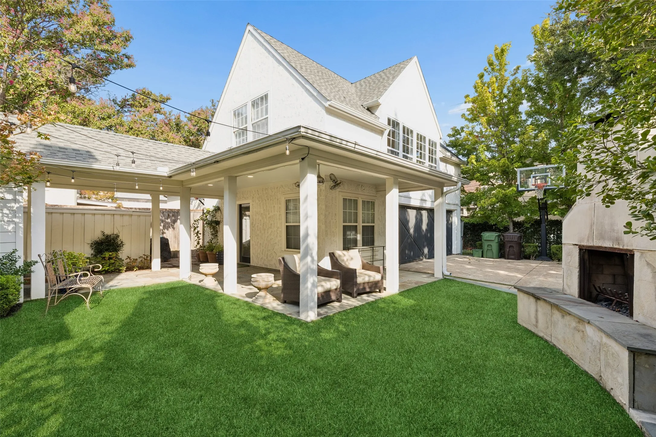 Single Family Residence For Sale in Dallas County , 4336 Edmondson Avenue, Highland Park, Texas 75205, 4 Bedroom, 5 Bathroom, 2 Garage spaces, 3,926 Sqft, built in 1926, mls#21385904, Real Estate Agent in Highland Park, Homes For Sale in Dallas county, Homes For Sale in Highland Park, Realtor in Highland Park Texas, Real Estate Brokerage Independent Realty Texas, Luminita Cordes Realtor