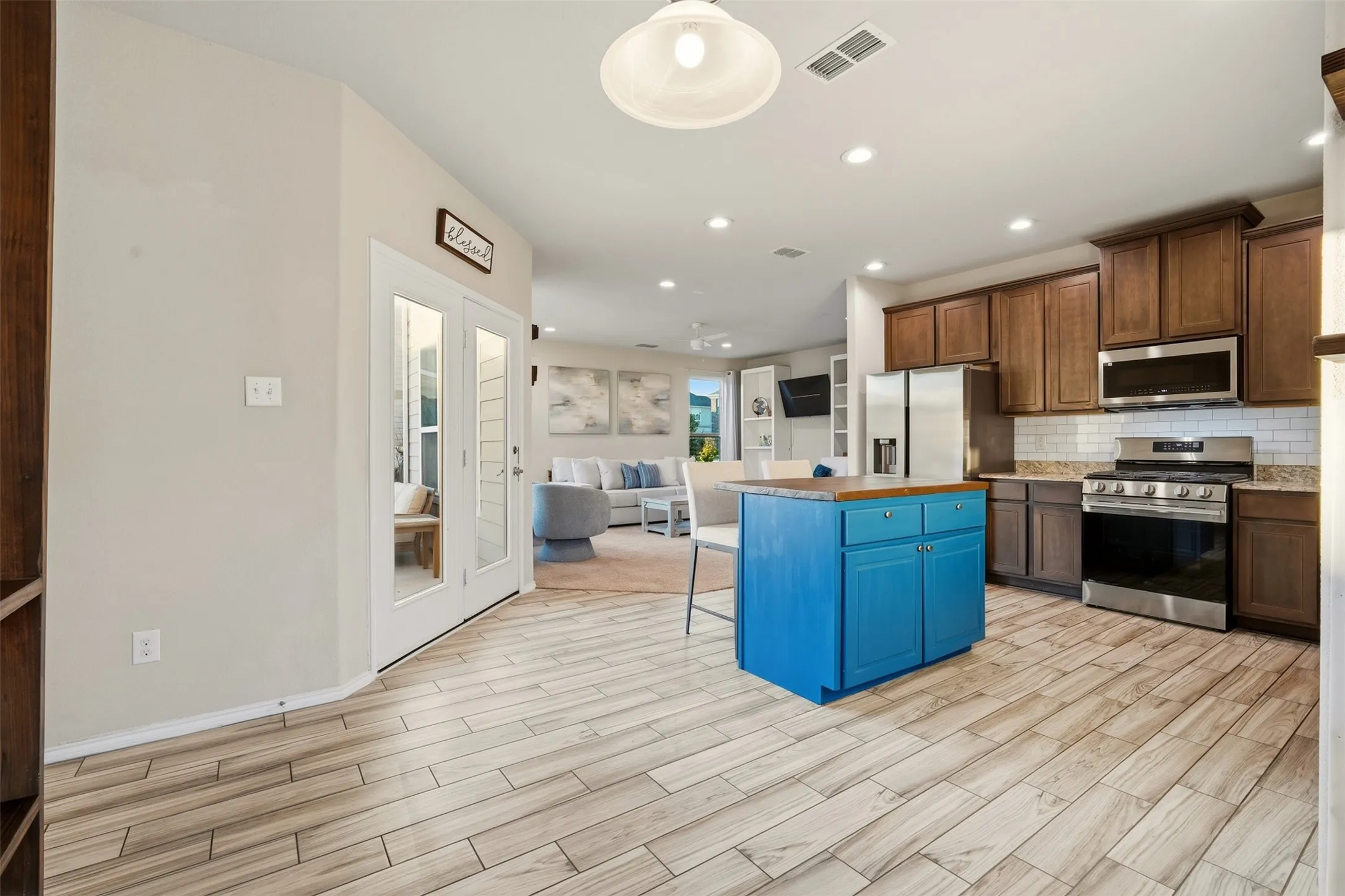 Single Family Residence For Sale in Denton County , 1516 Ellis Lane, Aubrey, Texas 76227, 4 Bedroom, 3 Bathroom, 2 Garage spaces, 2,112 Sqft, built in 2018, mls#21385937, Real Estate Agent in Aubrey, Homes For Sale in Denton county, Homes For Sale in Aubrey, Realtor in Aubrey Texas, Real Estate Brokerage Independent Realty Texas, Luminita Cordes Realtor