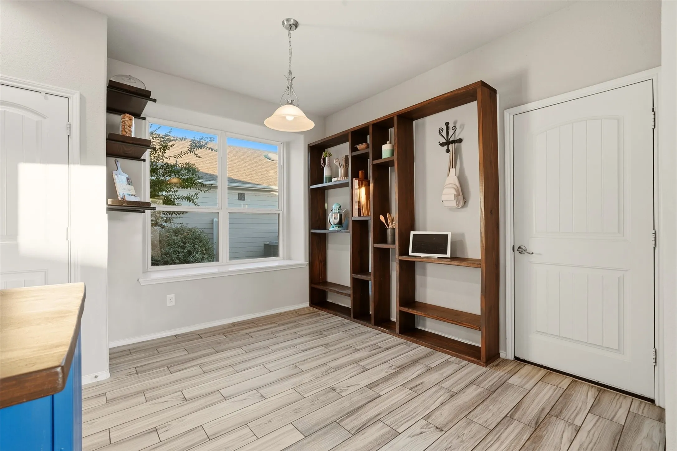 Single Family Residence For Sale in Denton County , 1516 Ellis Lane, Aubrey, Texas 76227, 4 Bedroom, 3 Bathroom, 2 Garage spaces, 2,112 Sqft, built in 2018, mls#21385937, Real Estate Agent in Aubrey, Homes For Sale in Denton county, Homes For Sale in Aubrey, Realtor in Aubrey Texas, Real Estate Brokerage Independent Realty Texas, Luminita Cordes Realtor