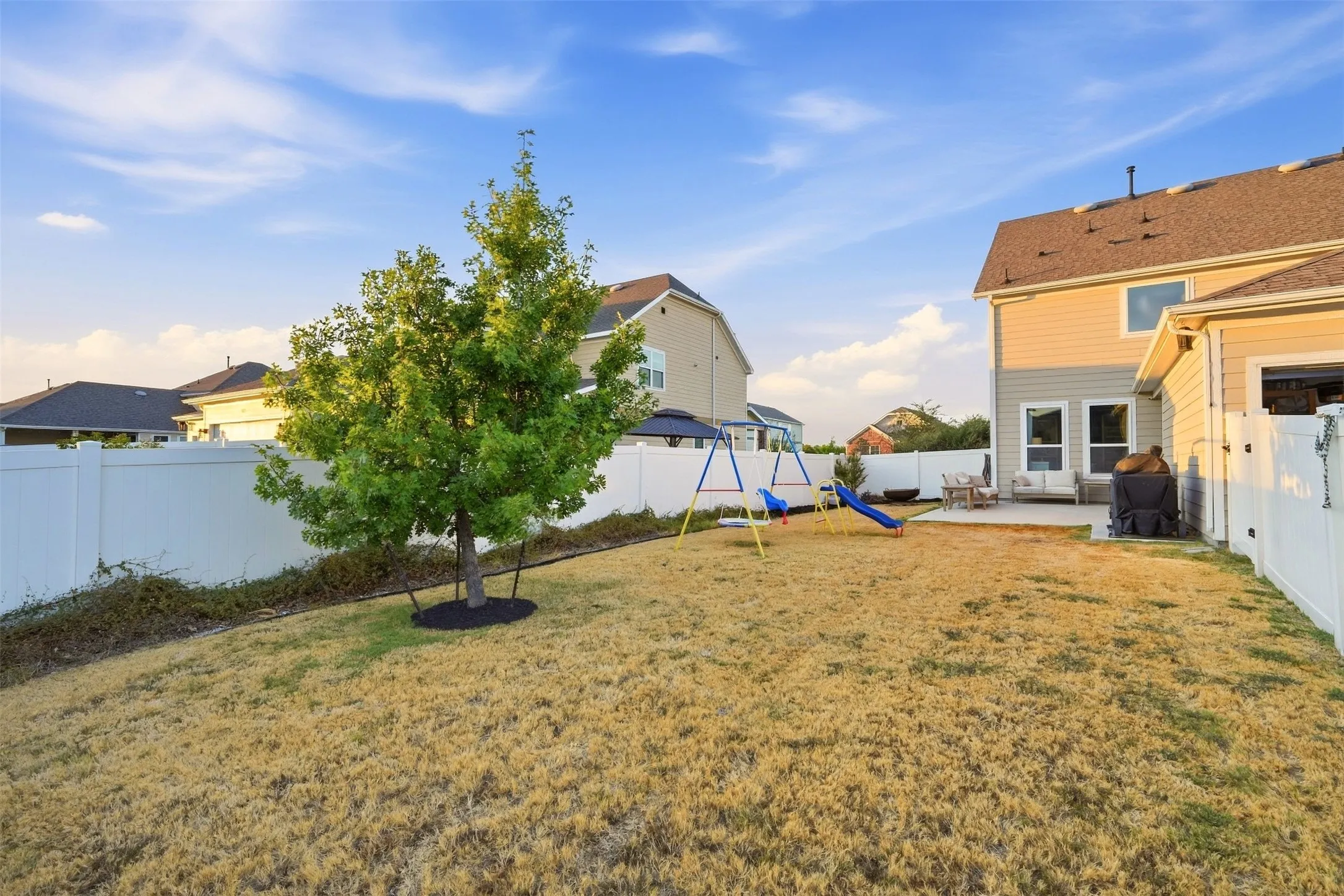Single Family Residence For Sale in Denton County , 1516 Ellis Lane, Aubrey, Texas 76227, 4 Bedroom, 3 Bathroom, 2 Garage spaces, 2,112 Sqft, built in 2018, mls#21385937, Real Estate Agent in Aubrey, Homes For Sale in Denton county, Homes For Sale in Aubrey, Realtor in Aubrey Texas, Real Estate Brokerage Independent Realty Texas, Luminita Cordes Realtor