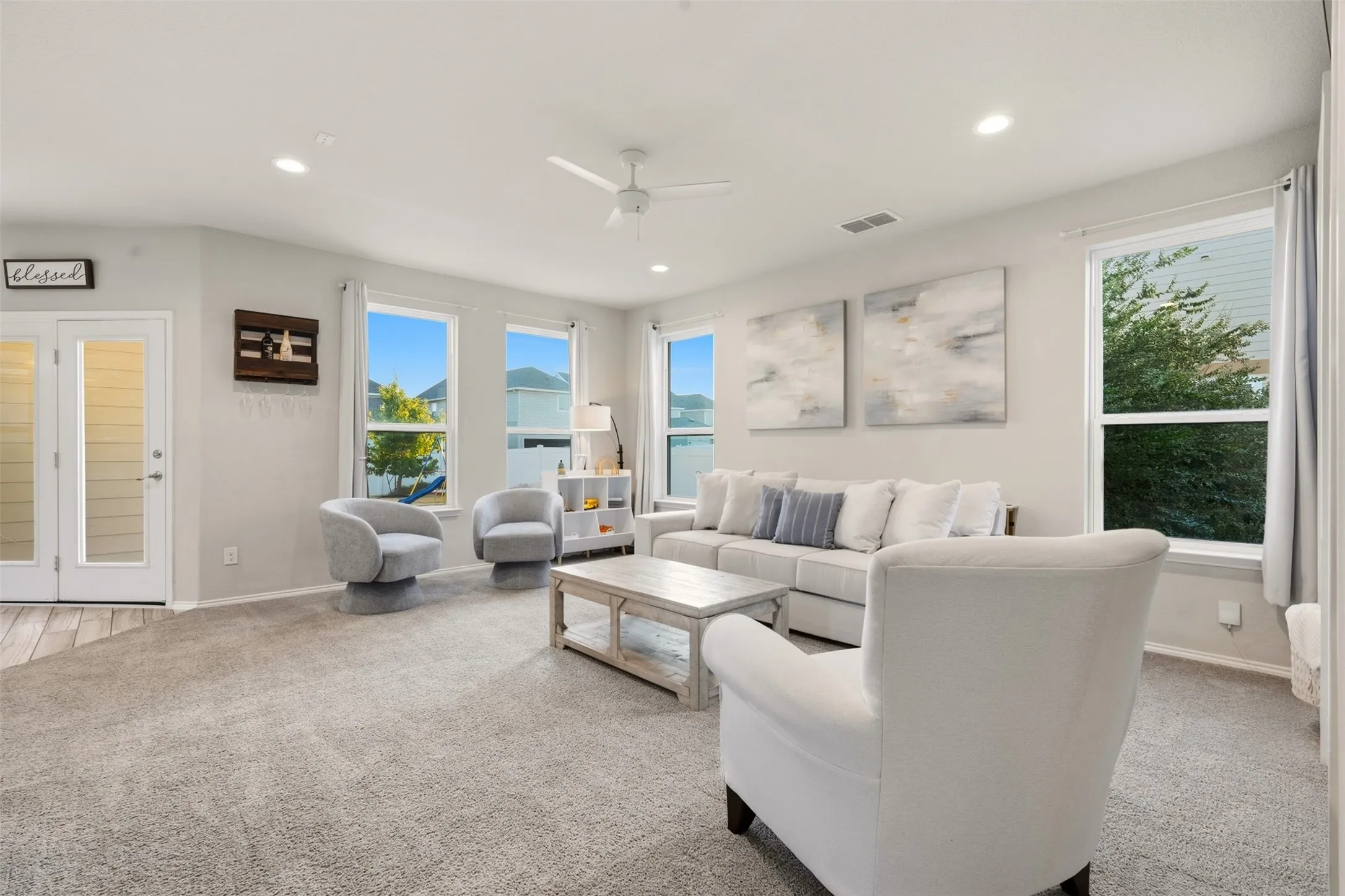 Single Family Residence For Sale in Denton County , 1516 Ellis Lane, Aubrey, Texas 76227, 4 Bedroom, 3 Bathroom, 2 Garage spaces, 2,112 Sqft, built in 2018, mls#21385937, Real Estate Agent in Aubrey, Homes For Sale in Denton county, Homes For Sale in Aubrey, Realtor in Aubrey Texas, Real Estate Brokerage Independent Realty Texas, Luminita Cordes Realtor