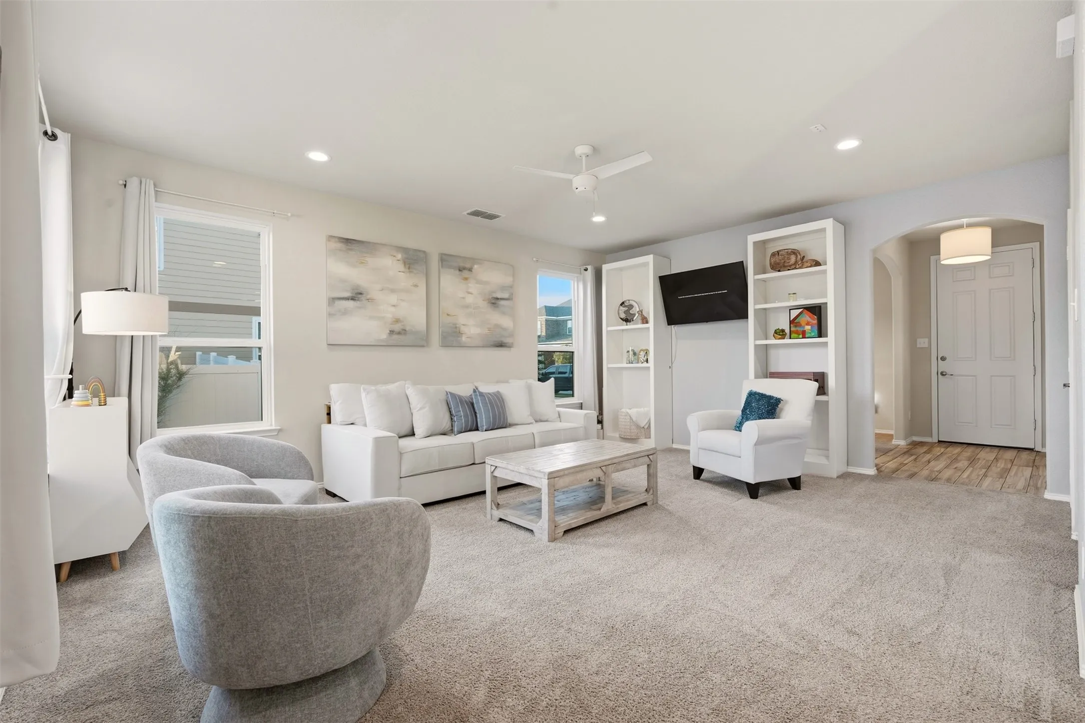 Single Family Residence For Sale in Denton County , 1516 Ellis Lane, Aubrey, Texas 76227, 4 Bedroom, 3 Bathroom, 2 Garage spaces, 2,112 Sqft, built in 2018, mls#21385937, Real Estate Agent in Aubrey, Homes For Sale in Denton county, Homes For Sale in Aubrey, Realtor in Aubrey Texas, Real Estate Brokerage Independent Realty Texas, Luminita Cordes Realtor