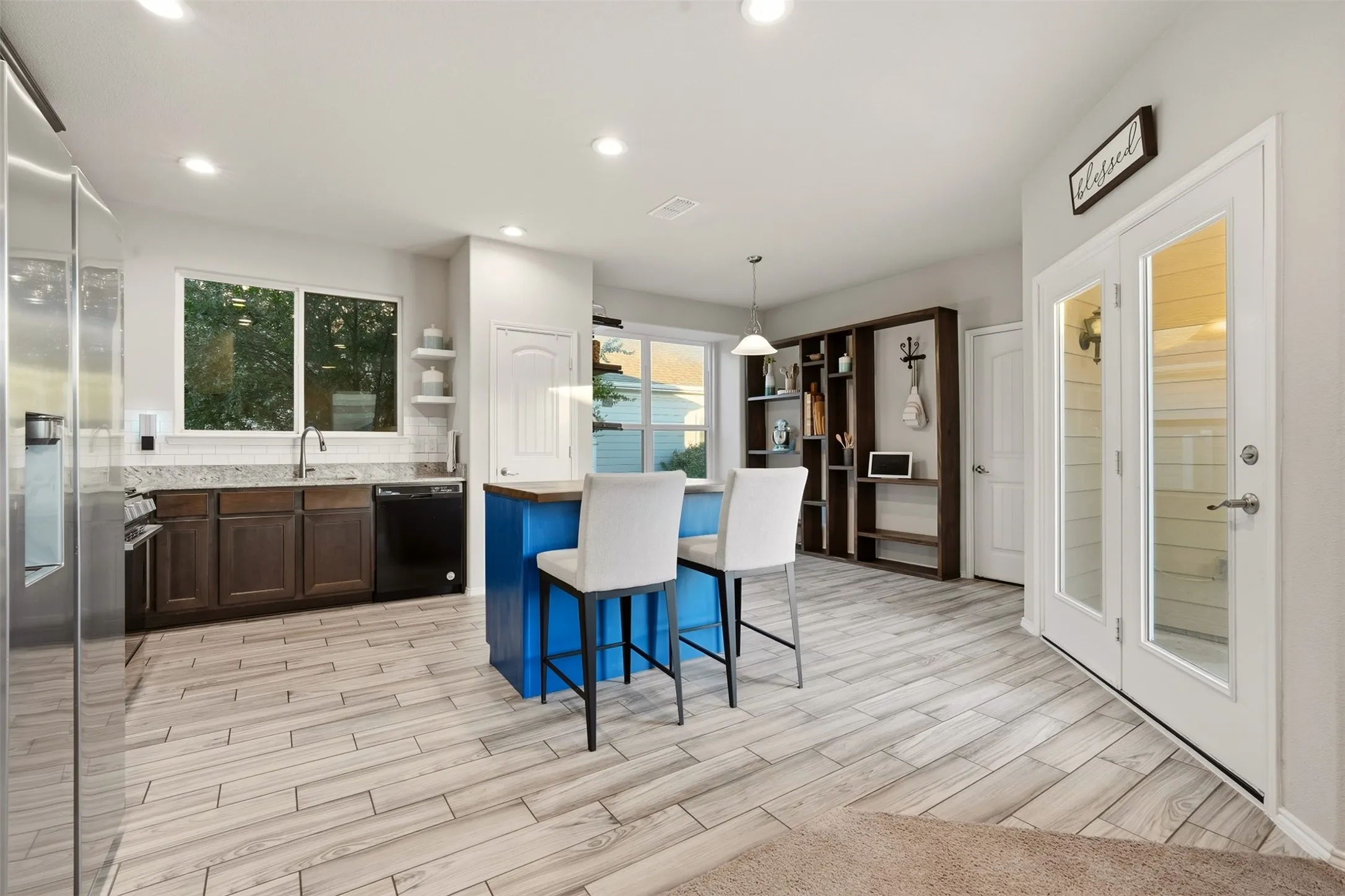 Single Family Residence For Sale in Denton County , 1516 Ellis Lane, Aubrey, Texas 76227, 4 Bedroom, 3 Bathroom, 2 Garage spaces, 2,112 Sqft, built in 2018, mls#21385937, Real Estate Agent in Aubrey, Homes For Sale in Denton county, Homes For Sale in Aubrey, Realtor in Aubrey Texas, Real Estate Brokerage Independent Realty Texas, Luminita Cordes Realtor