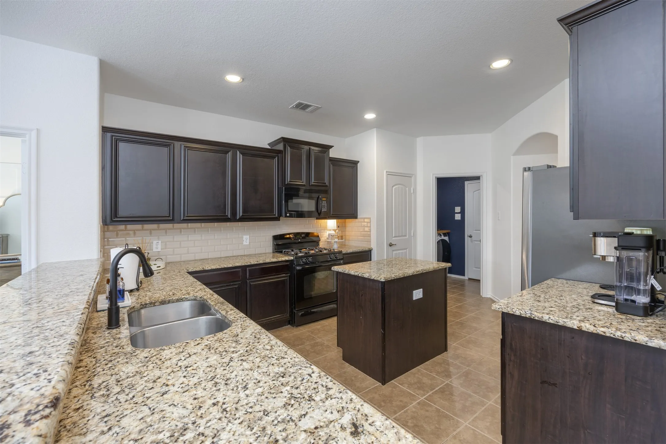Single Family Residence For Sale in Collin County , 2536 Shooting Star Drive, Mc Kinney, Texas 75071, 3 Bedroom, 2 Bathroom, 2 Garage spaces, 1,873 Sqft, built in 2010, mls#21378800, Real Estate Agent in Mc Kinney, Homes For Sale in Collin county, Homes For Sale in Mc Kinney, Realtor in Mc Kinney Texas, Real Estate Brokerage Independent Realty Texas, Luminita Cordes Realtor