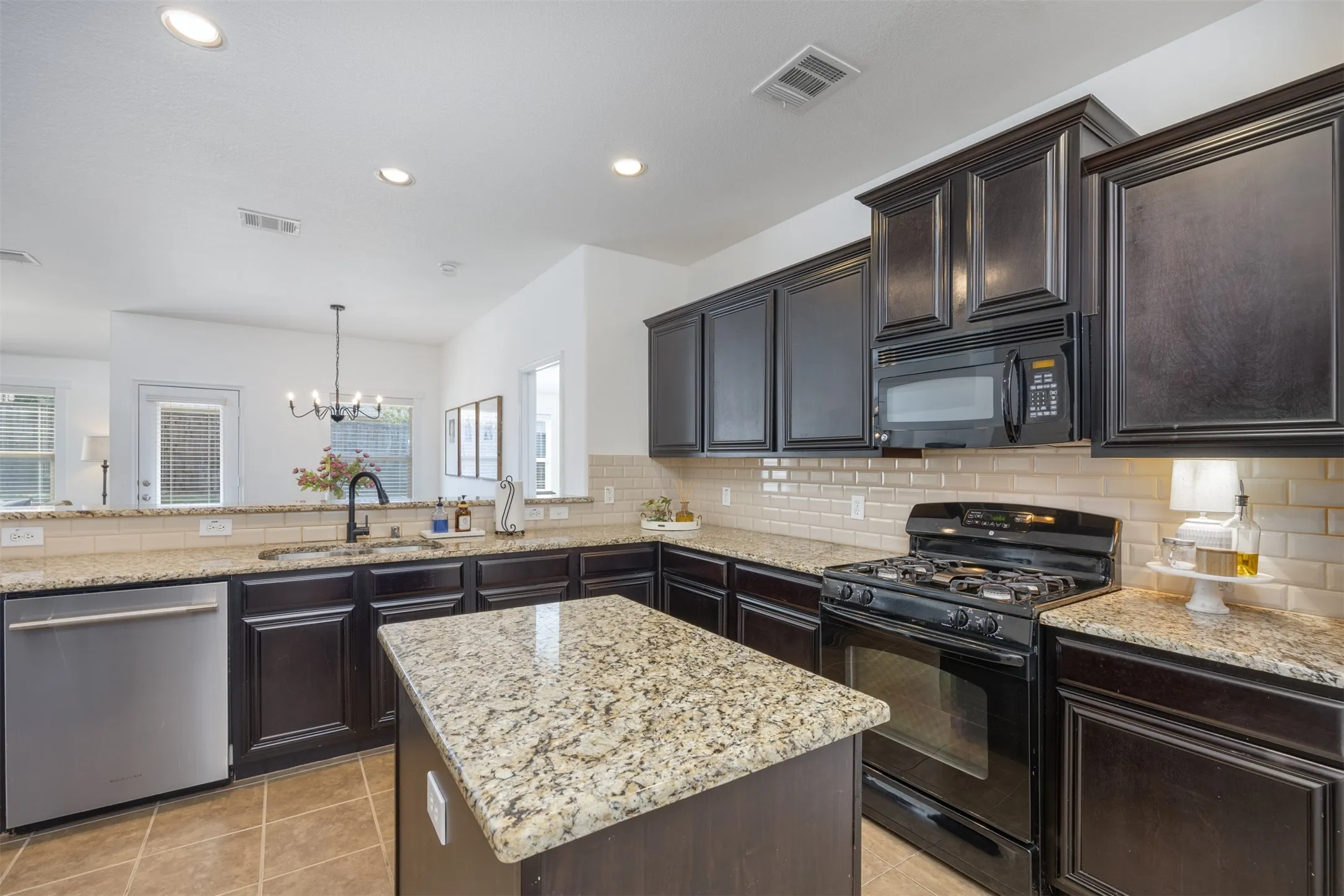 Single Family Residence For Sale in Collin County , 2536 Shooting Star Drive, Mc Kinney, Texas 75071, 3 Bedroom, 2 Bathroom, 2 Garage spaces, 1,873 Sqft, built in 2010, mls#21378800, Real Estate Agent in Mc Kinney, Homes For Sale in Collin county, Homes For Sale in Mc Kinney, Realtor in Mc Kinney Texas, Real Estate Brokerage Independent Realty Texas, Luminita Cordes Realtor