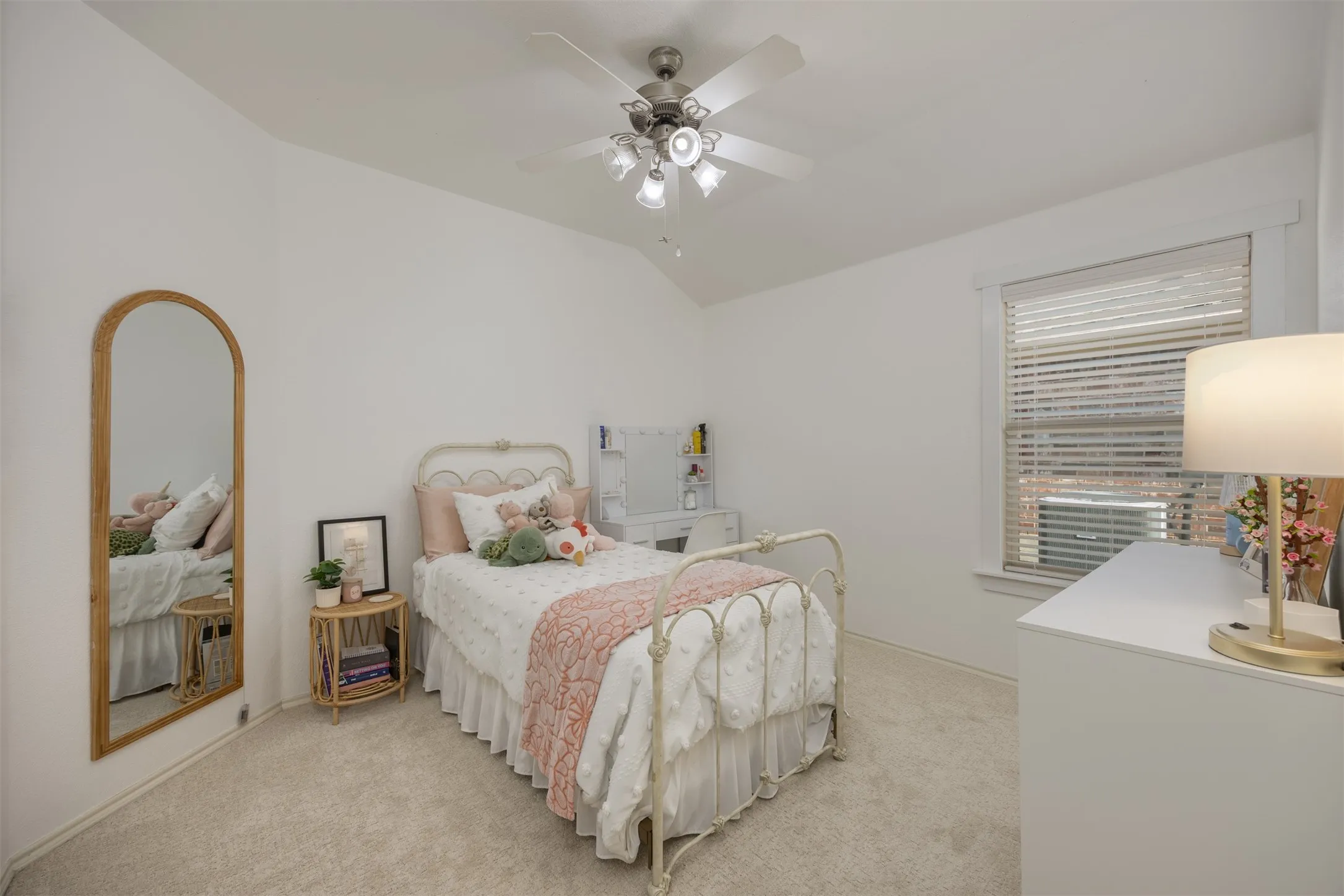 Single Family Residence For Sale in Collin County , 2536 Shooting Star Drive, Mc Kinney, Texas 75071, 3 Bedroom, 2 Bathroom, 2 Garage spaces, 1,873 Sqft, built in 2010, mls#21378800, Real Estate Agent in Mc Kinney, Homes For Sale in Collin county, Homes For Sale in Mc Kinney, Realtor in Mc Kinney Texas, Real Estate Brokerage Independent Realty Texas, Luminita Cordes Realtor