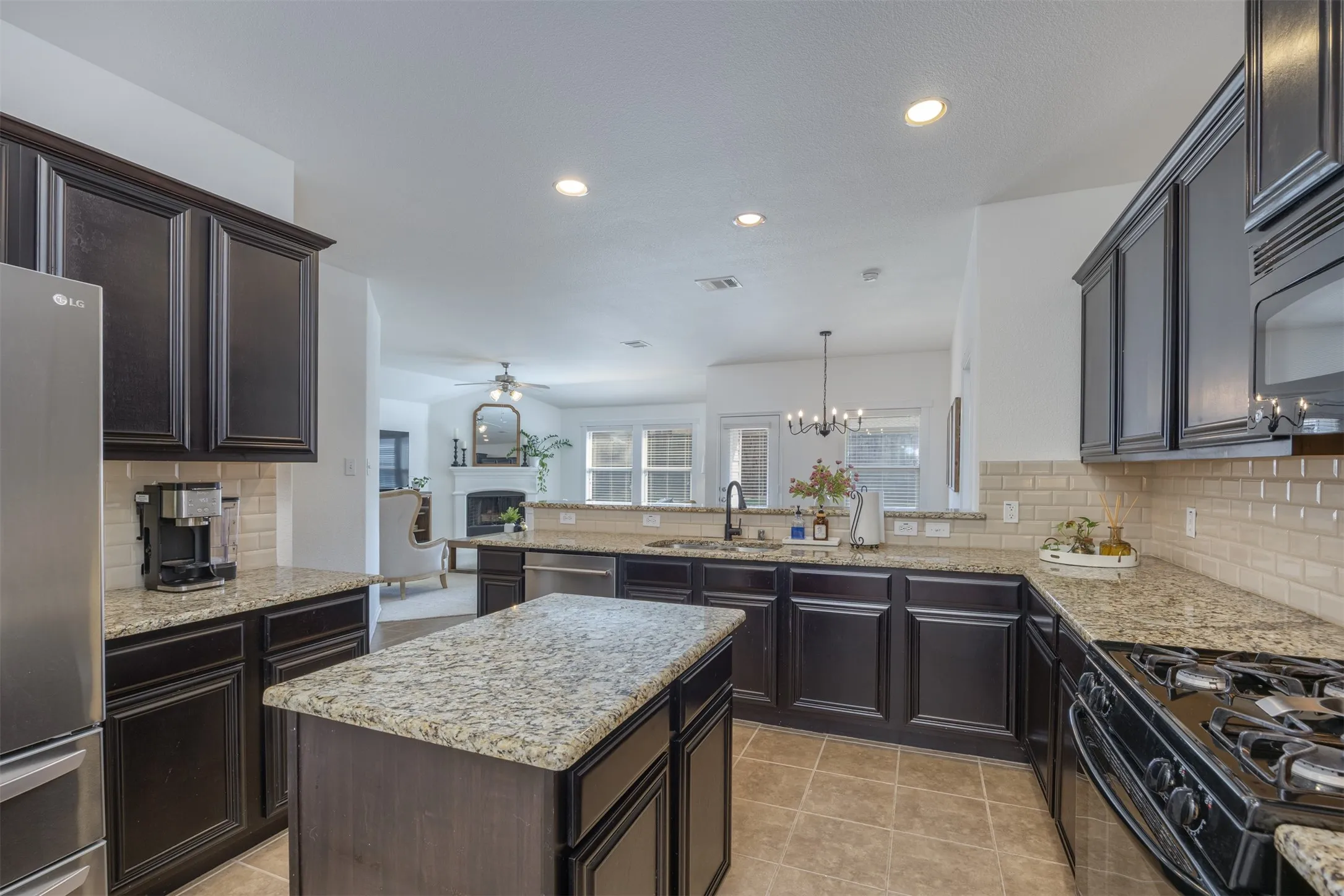 Single Family Residence For Sale in Collin County , 2536 Shooting Star Drive, Mc Kinney, Texas 75071, 3 Bedroom, 2 Bathroom, 2 Garage spaces, 1,873 Sqft, built in 2010, mls#21378800, Real Estate Agent in Mc Kinney, Homes For Sale in Collin county, Homes For Sale in Mc Kinney, Realtor in Mc Kinney Texas, Real Estate Brokerage Independent Realty Texas, Luminita Cordes Realtor