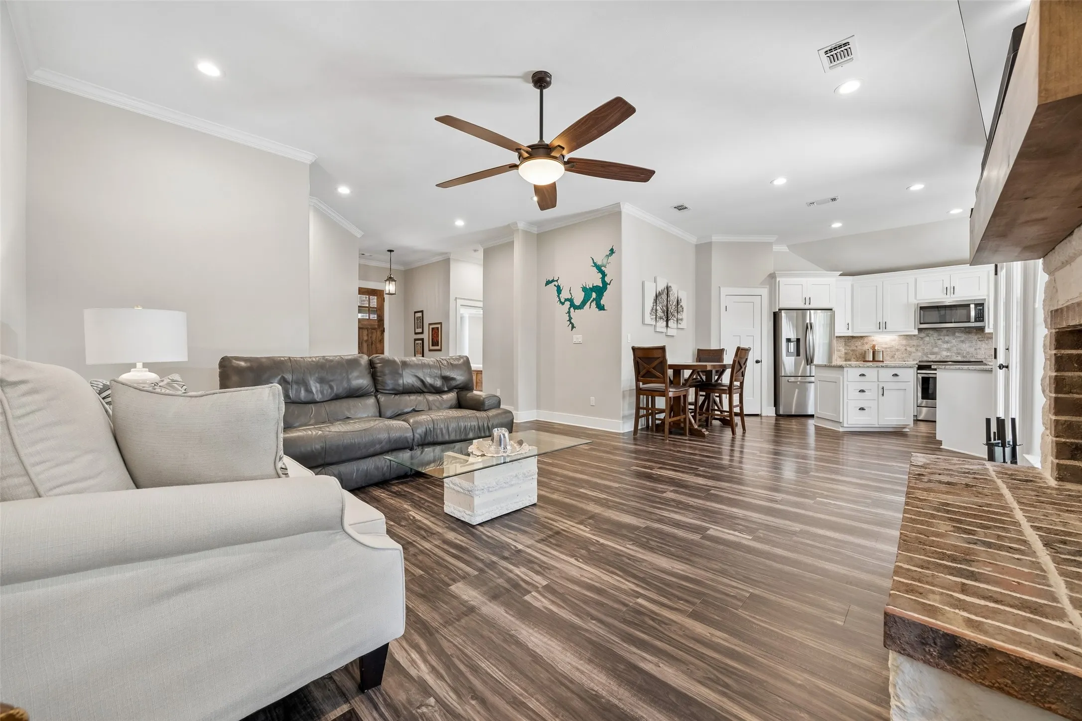 Single Family Residence For Sale in Grayson County , 101 Prairie Meadow Lane, Pottsboro, Texas 75076, 4 Bedroom, 2 Bathroom, 2 Garage spaces, 2,011 Sqft, built in 2019, mls#21385974, Real Estate Agent in Pottsboro, Homes For Sale in Grayson county, Homes For Sale in Pottsboro, Realtor in Pottsboro Texas, Real Estate Brokerage Independent Realty Texas, Luminita Cordes Realtor